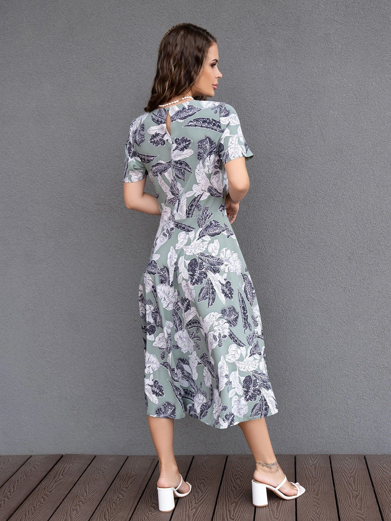 Сукні ISSA Plus модель 14082_olive Сукні ISSA Plus модель 14082_olive Фото