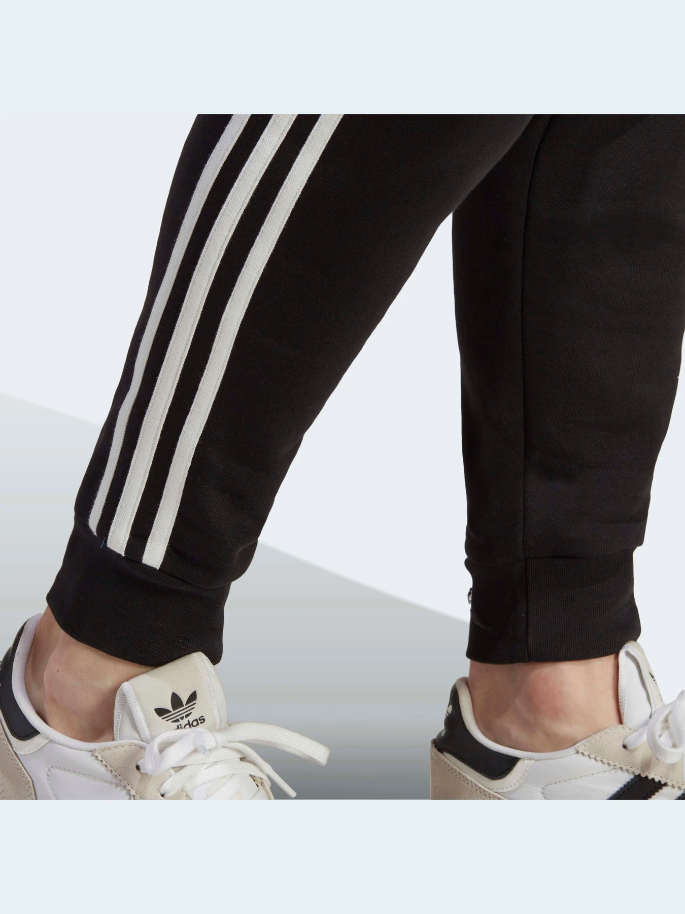 Брюки Adidas Adicolor модель GN3458 Брюки Adidas Adicolor модель GN3458 Фото