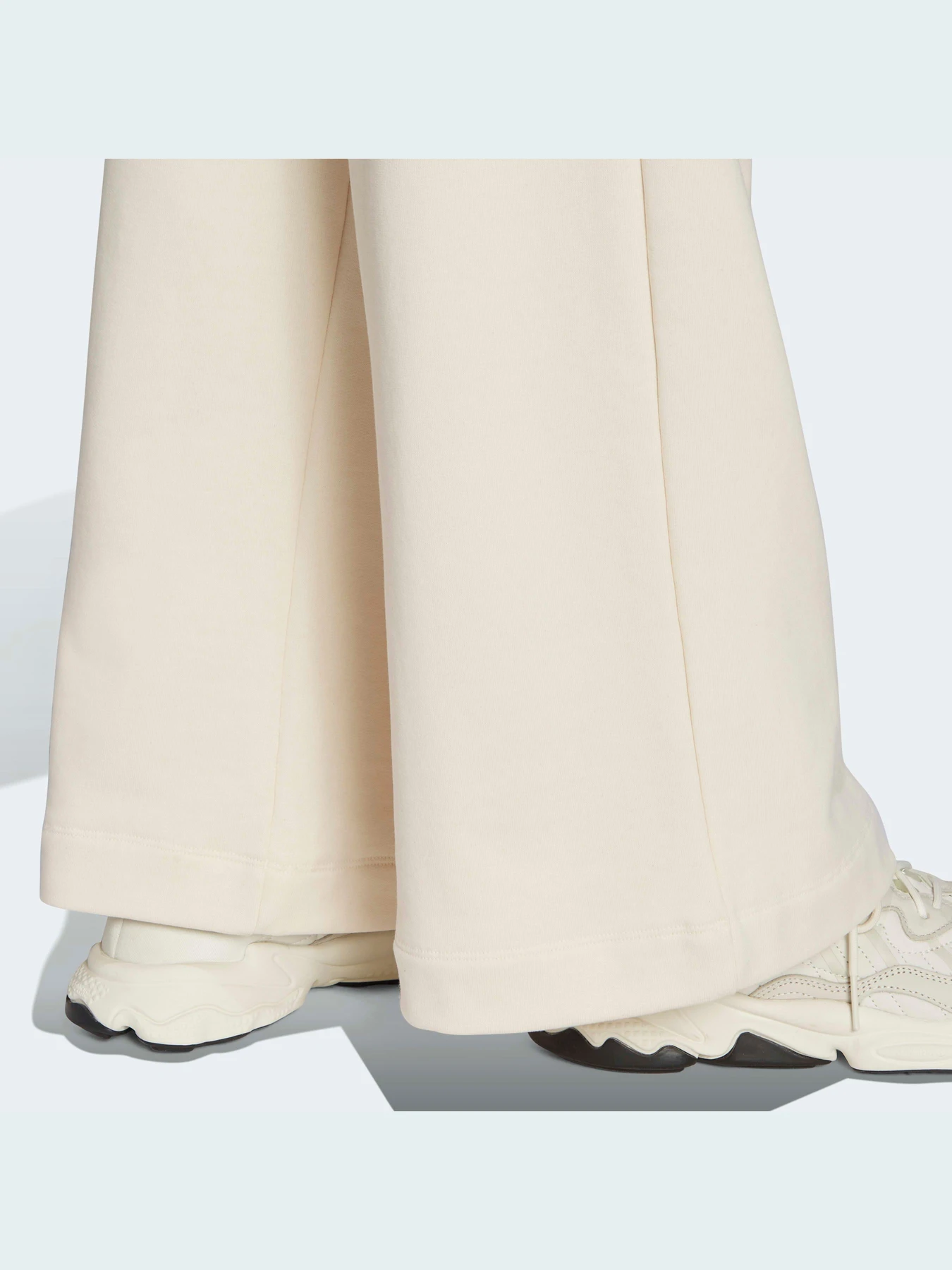 Штани Adidas Adicolor модель HE0376 Штани Adidas Adicolor модель HE0376 Фото