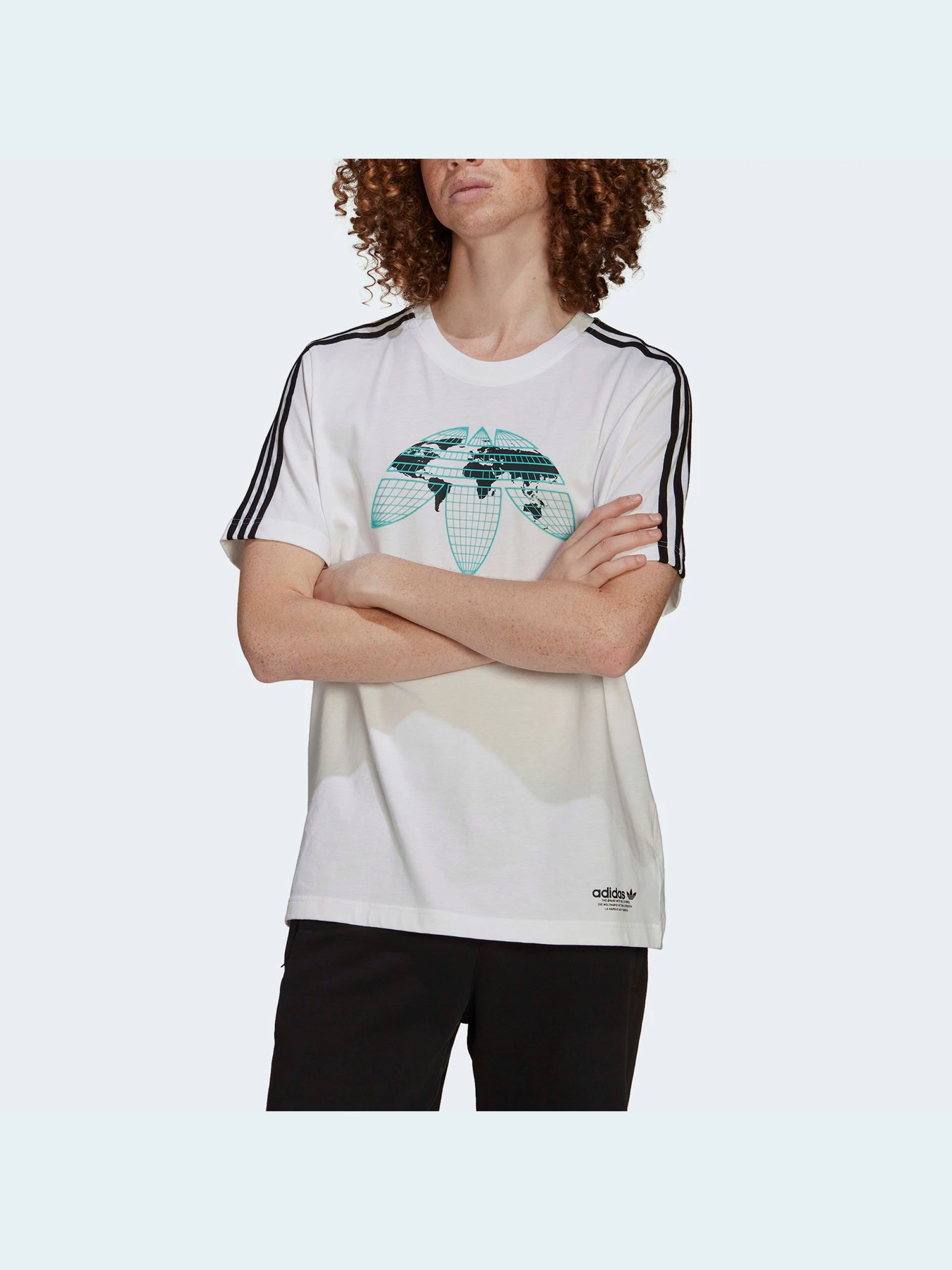 Футболки і поло Adidas Graphics модель HF4907 Футболки і поло Adidas Graphics модель HF4907 Фото
