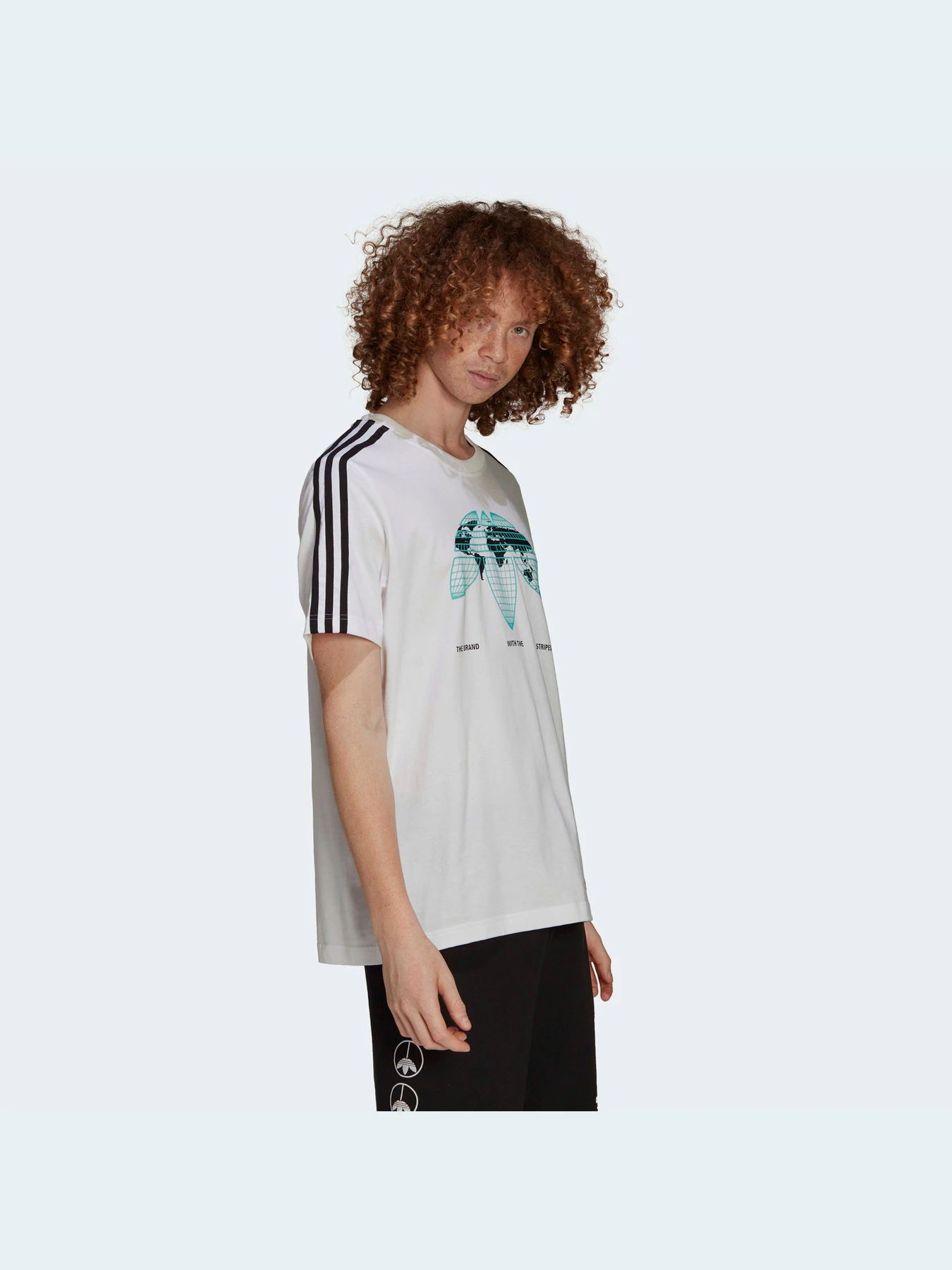 Футболки і поло Adidas Graphics модель HF4907 Футболки і поло Adidas Graphics модель HF4907 Фото