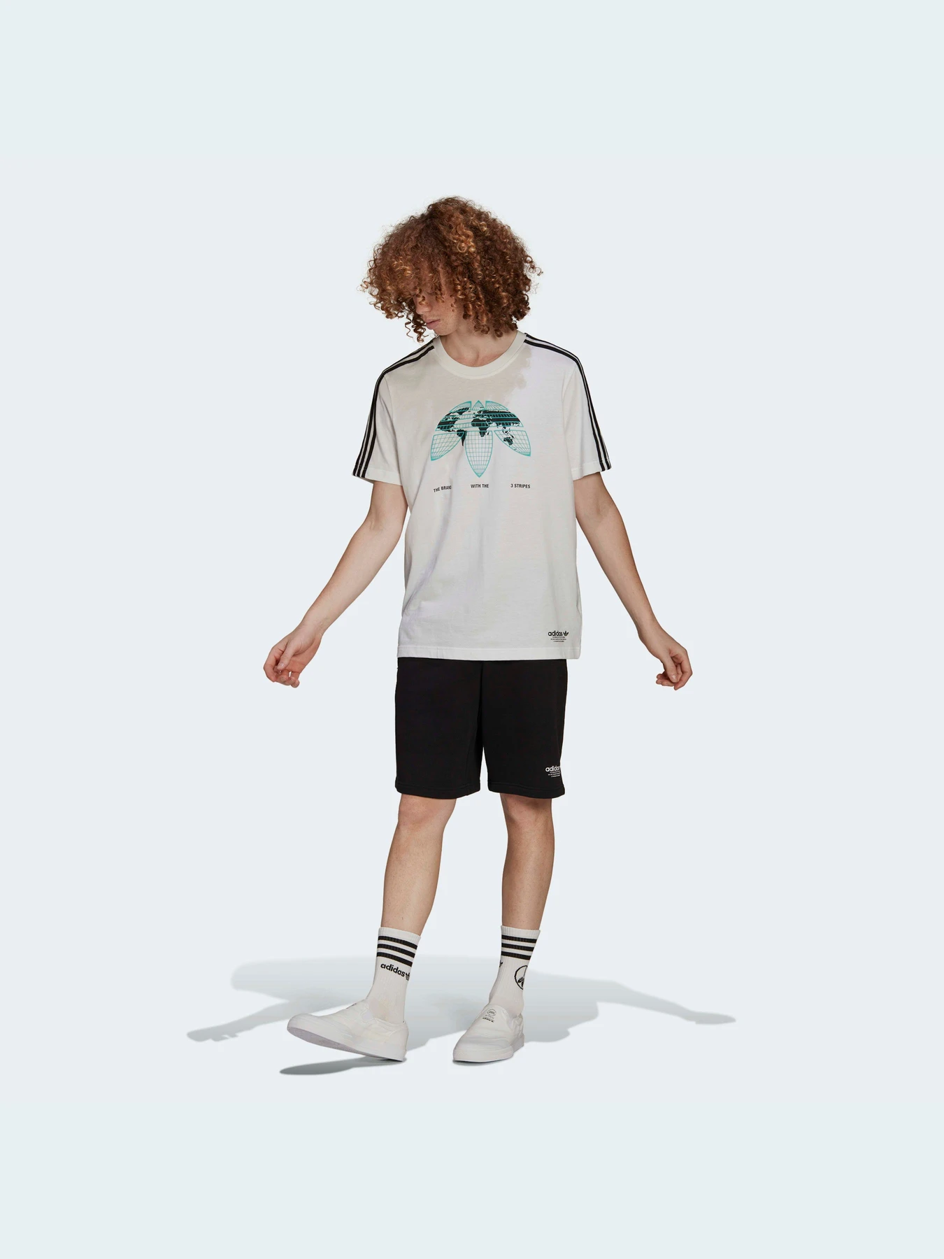 Футболки і поло Adidas Graphics модель HF4907 Футболки і поло Adidas Graphics модель HF4907 Фото