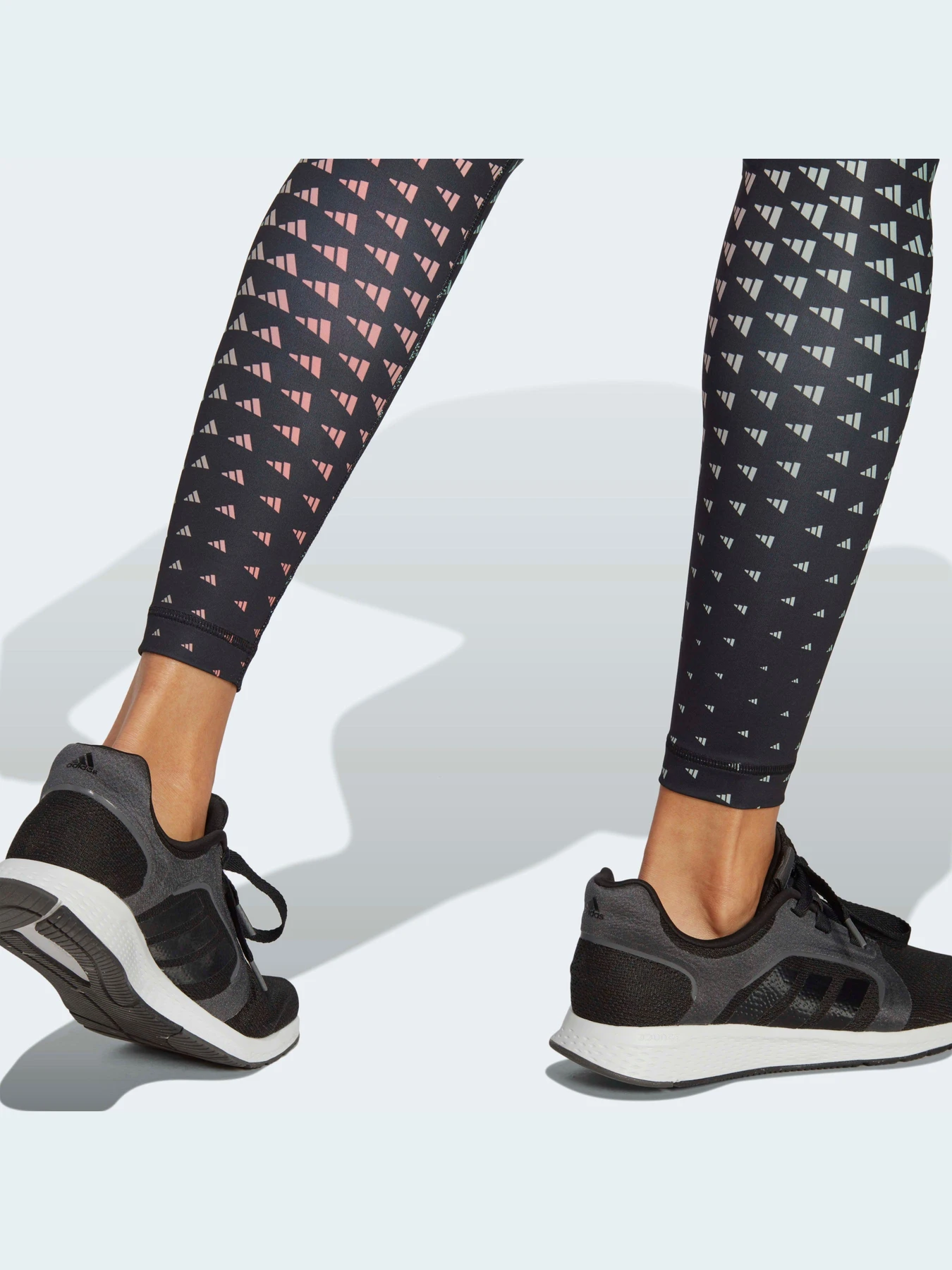 Брюки Adidas модель HT5435 Брюки Adidas модель HT5435 Фото