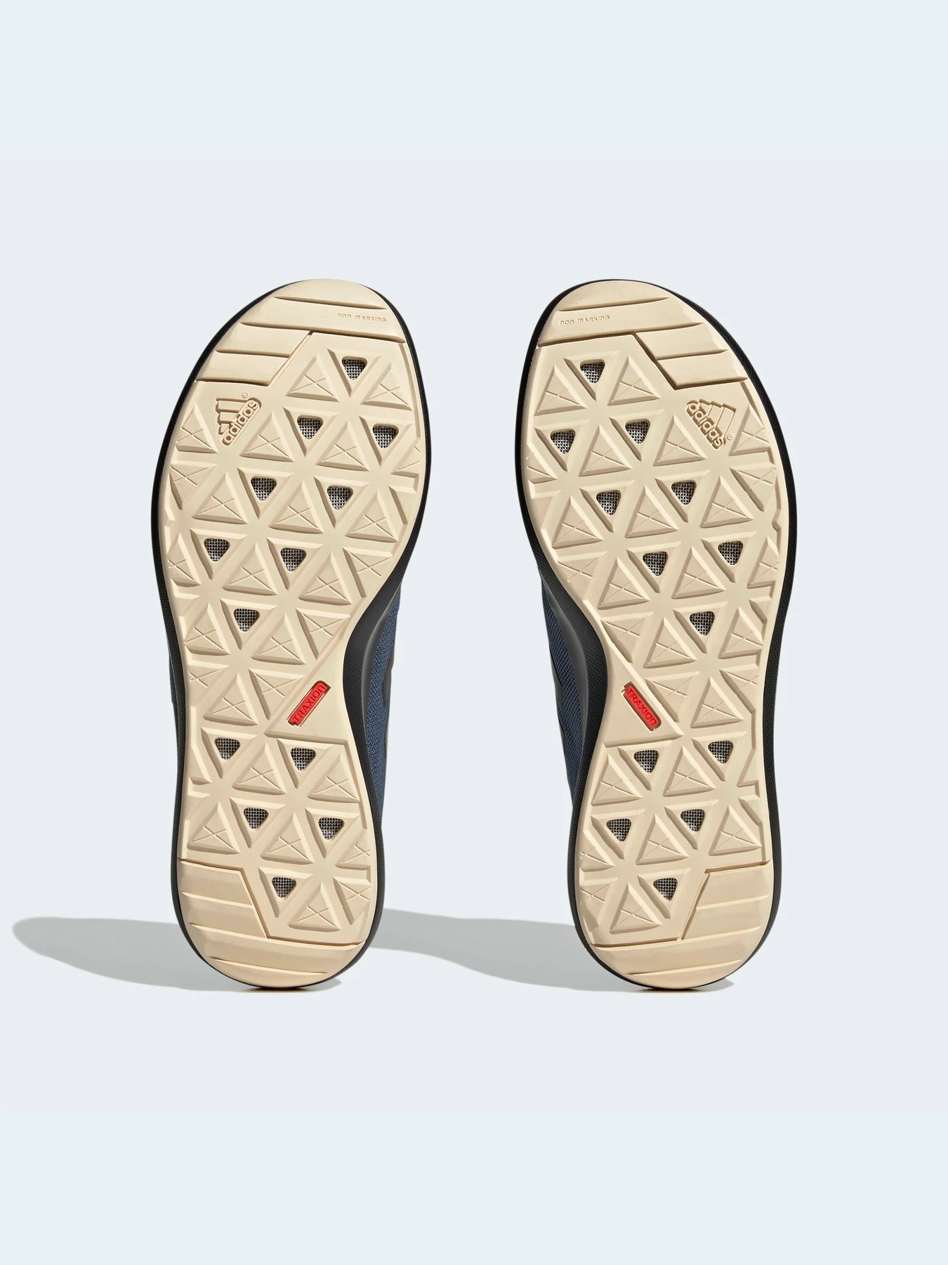 Кроссовки Adidas модель HP8642 Кроссовки Adidas модель HP8642 Фото