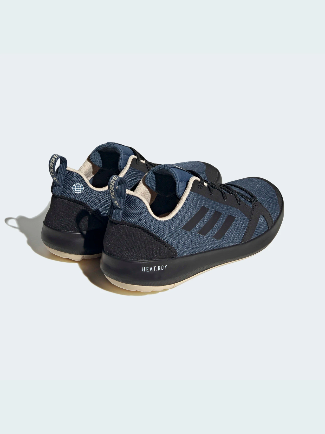 Кроссовки Adidas модель HP8642 Кроссовки Adidas модель HP8642 Фото