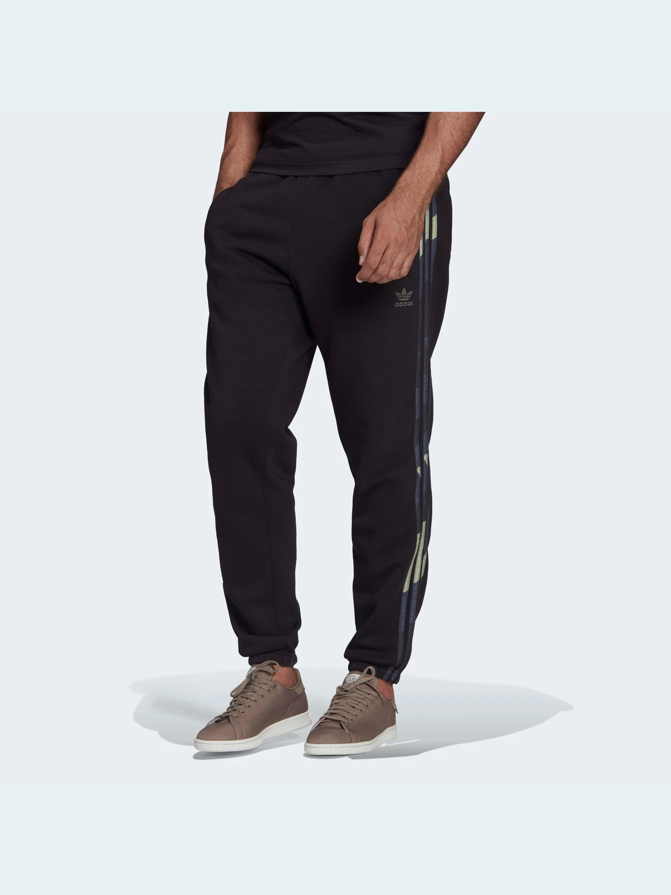 Штани Adidas Graphics модель HF4878 Штани Adidas Graphics модель HF4878 Фото