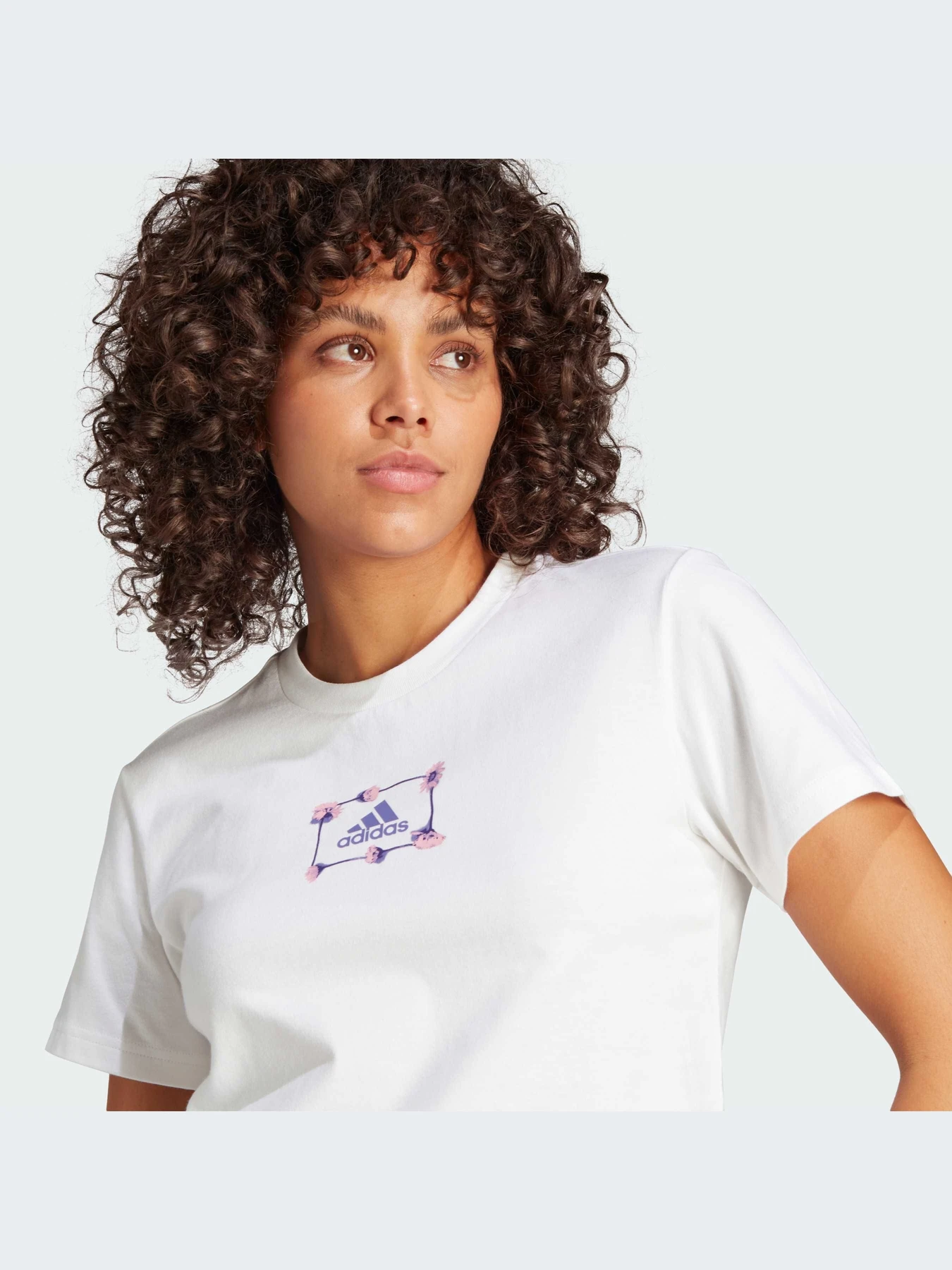 Футболки і поло Adidas Graphics модель IB4884 Футболки і поло Adidas Graphics модель IB4884 Фото