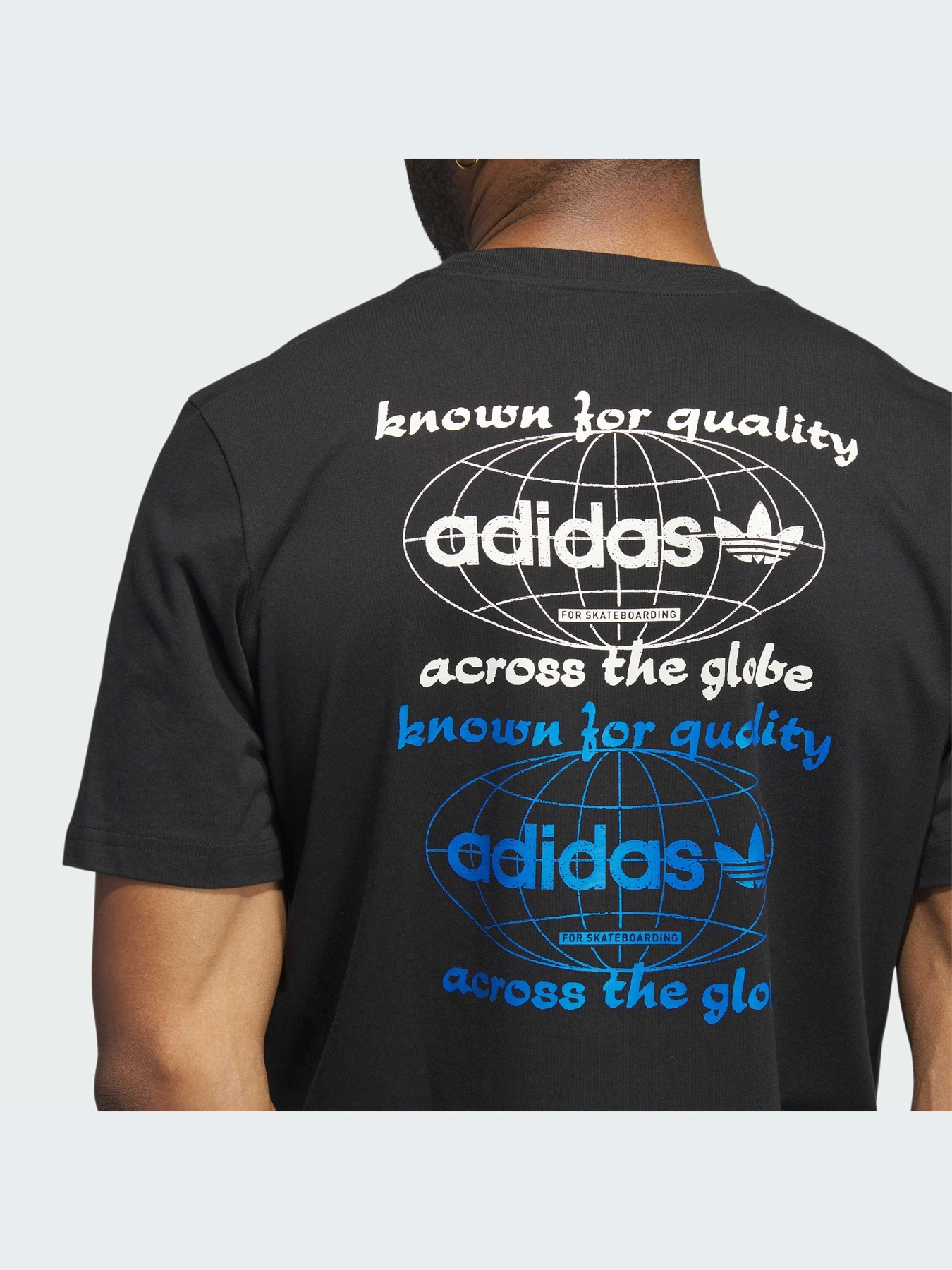 Футболки і поло Adidas Graphics модель IJ0981 Футболки і поло Adidas Graphics модель IJ0981 Фото