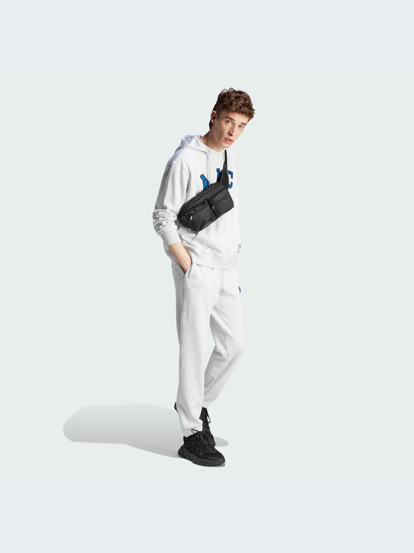 Брюки Adidas модель IM4580 Брюки Adidas модель IM4580 Фото