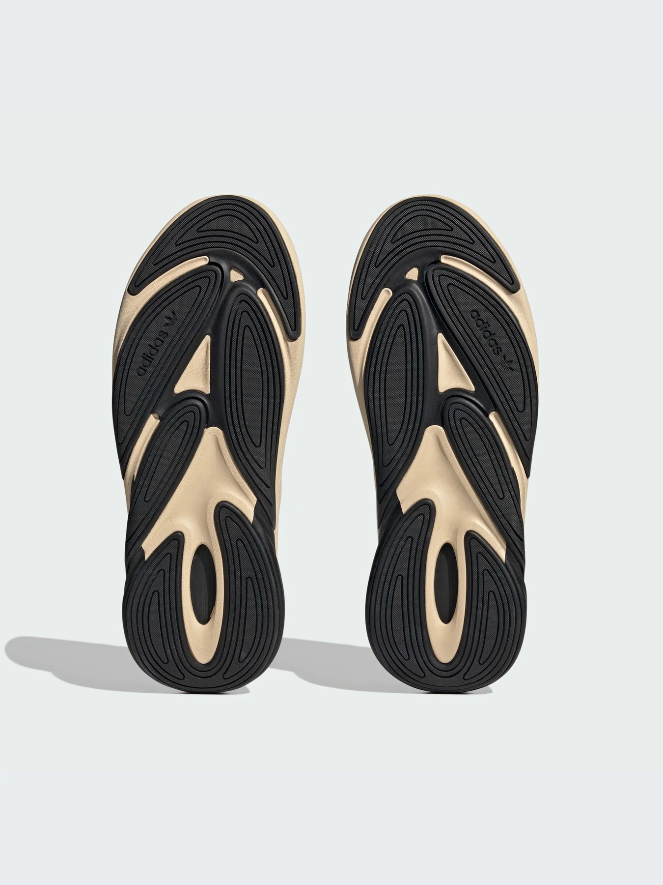 Кроссовки Adidas Ozweego модель IE2000 Кроссовки Adidas Ozweego модель IE2000 Фото