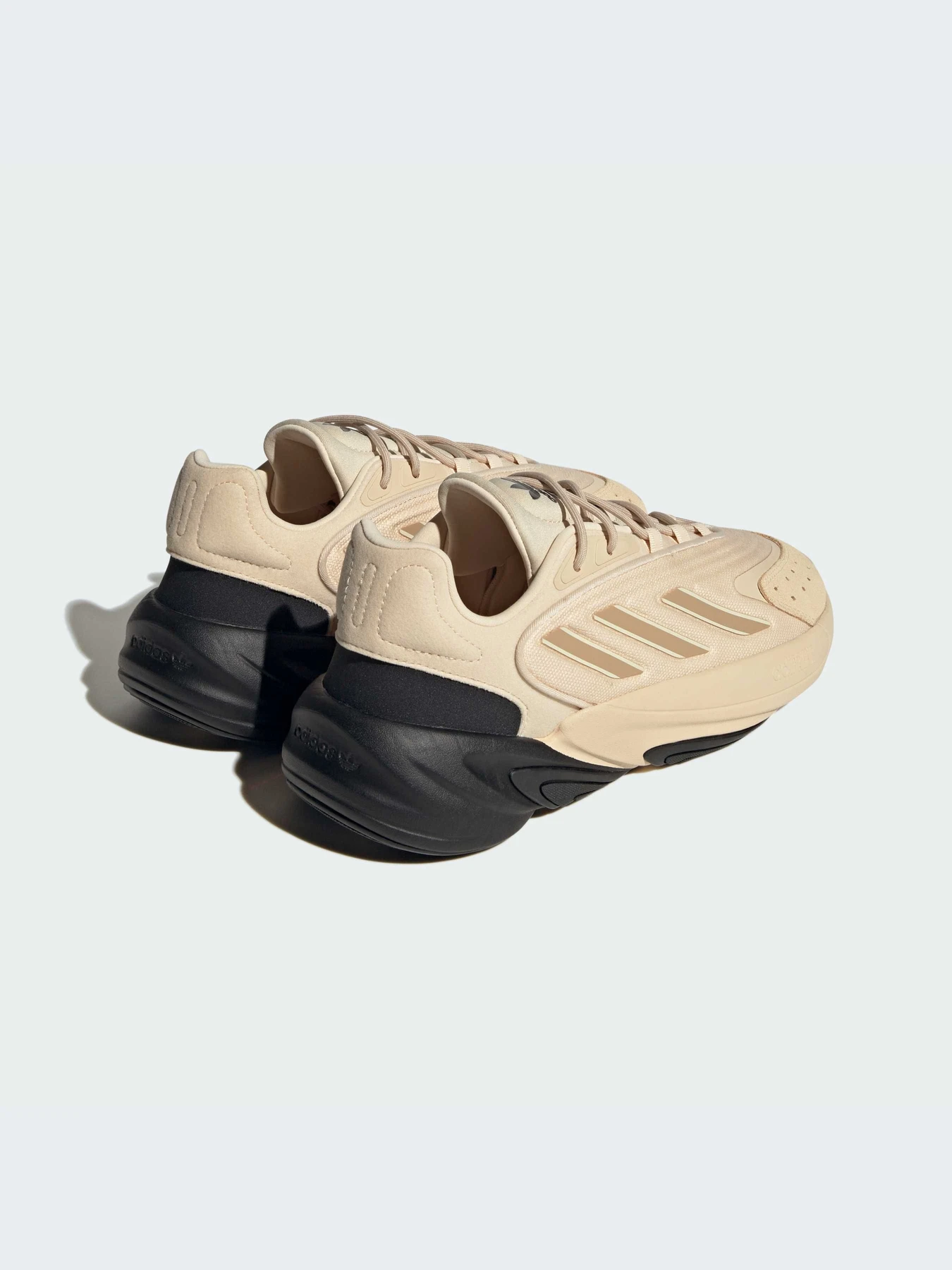 Кроссовки Adidas Ozweego модель IE2000 Кроссовки Adidas Ozweego модель IE2000 Фото