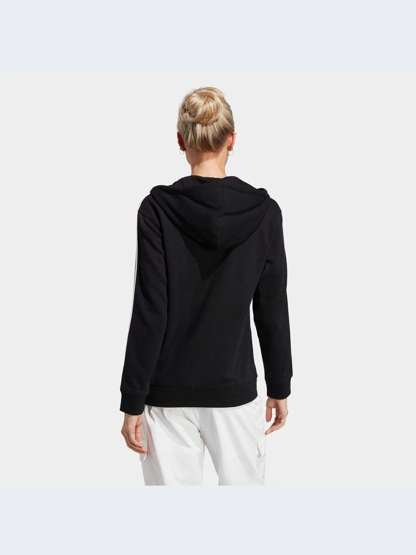 Худи и свитшоты Adidas модель IC8769 Худи и свитшоты Adidas модель IC8769 Фото