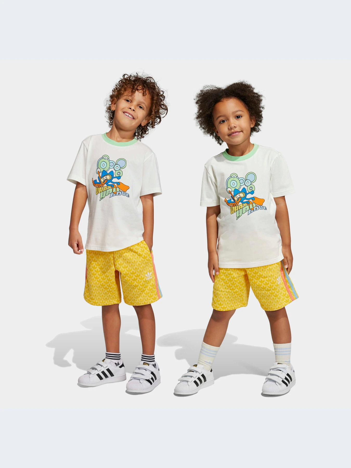 Костюмы Adidas Graphics модель IB8628 Костюмы Adidas Graphics модель IB8628 Фото