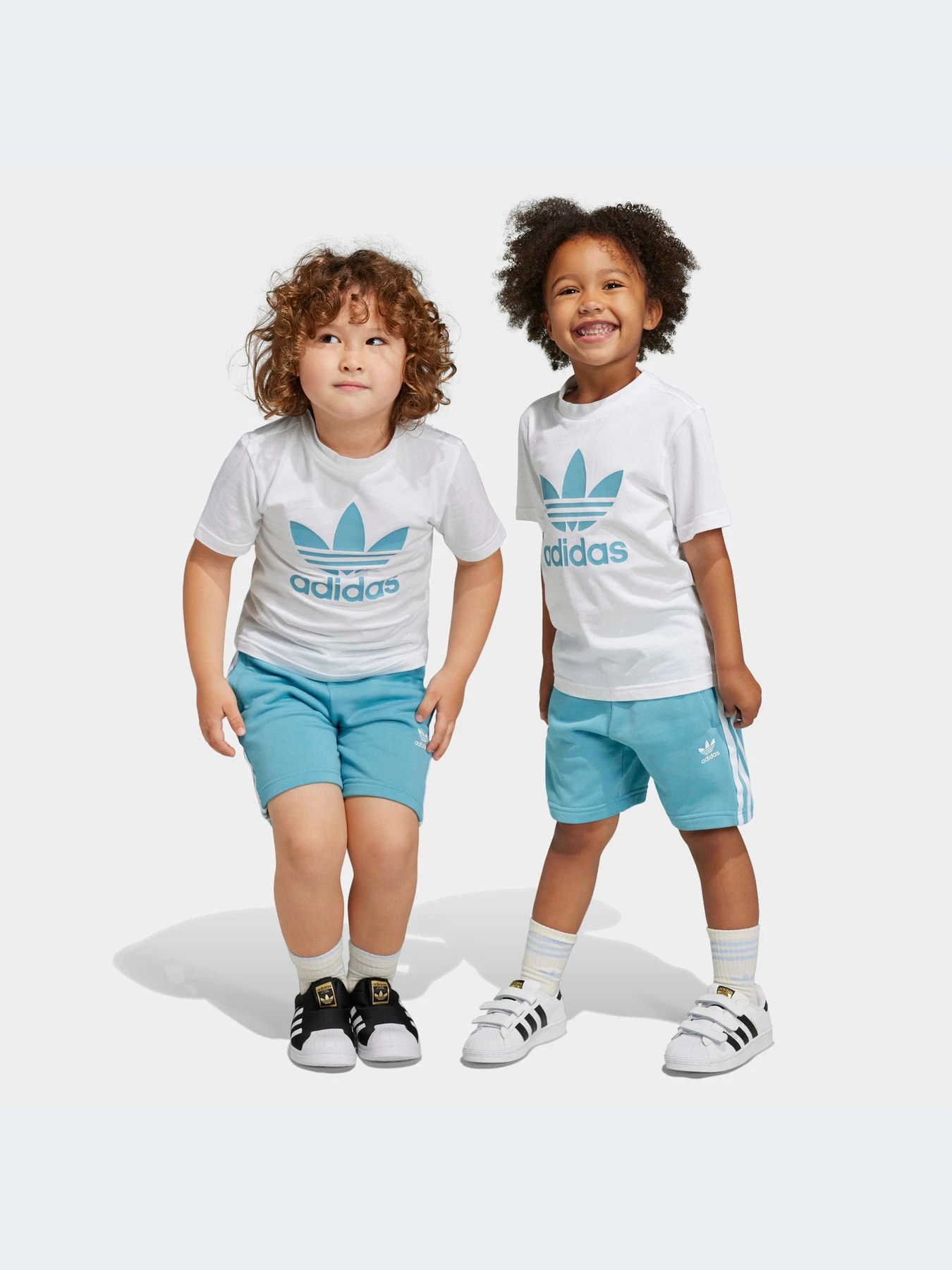 Костюмы Adidas Adicolor модель IB8664 Костюмы Adidas Adicolor модель IB8664 Фото