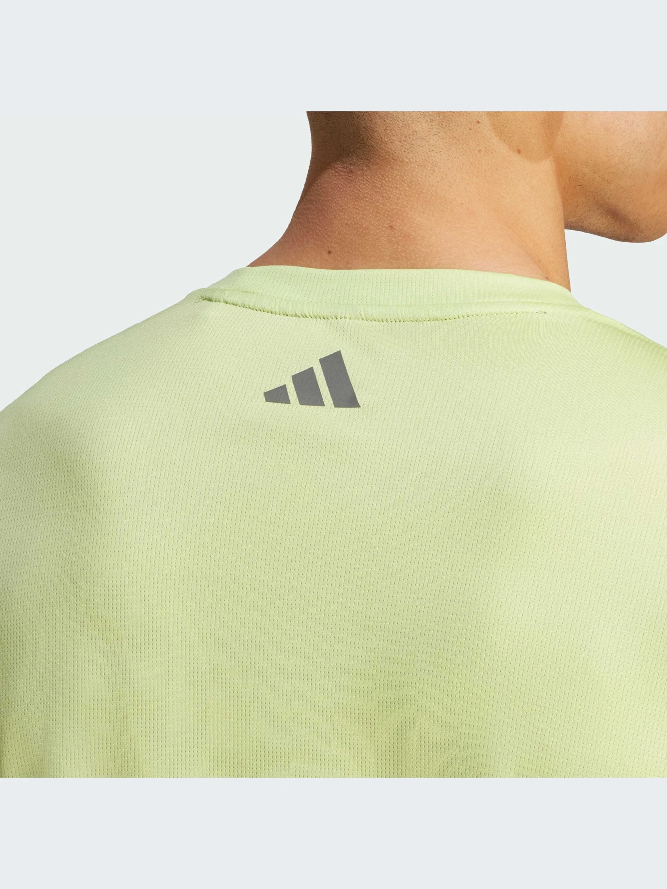 Футболки и поло Adidas Graphics модель IL7009 Футболки и поло Adidas Graphics модель IL7009 Фото