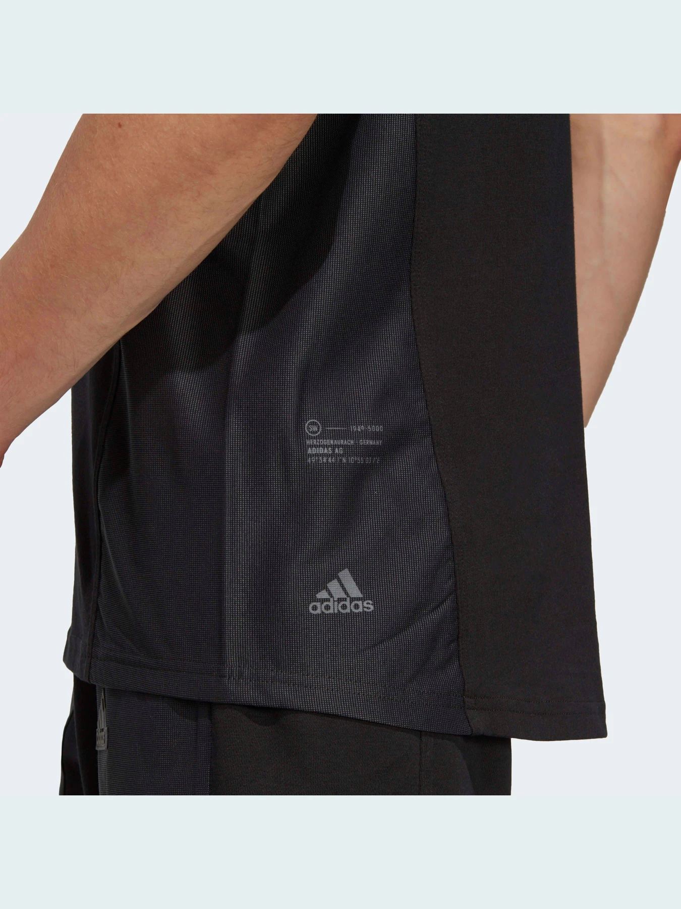 Футболки і поло Adidas модель IC9723 Футболки і поло Adidas модель IC9723 Фото