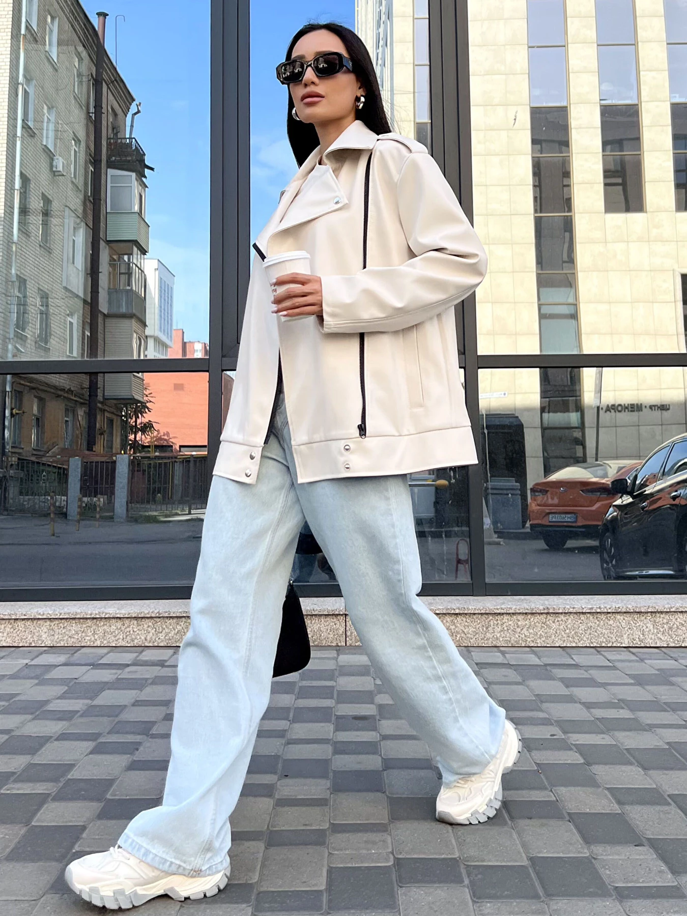 Куртки та дублянки Jadone Fashion модель Kurtka_Derbi_bila Фото