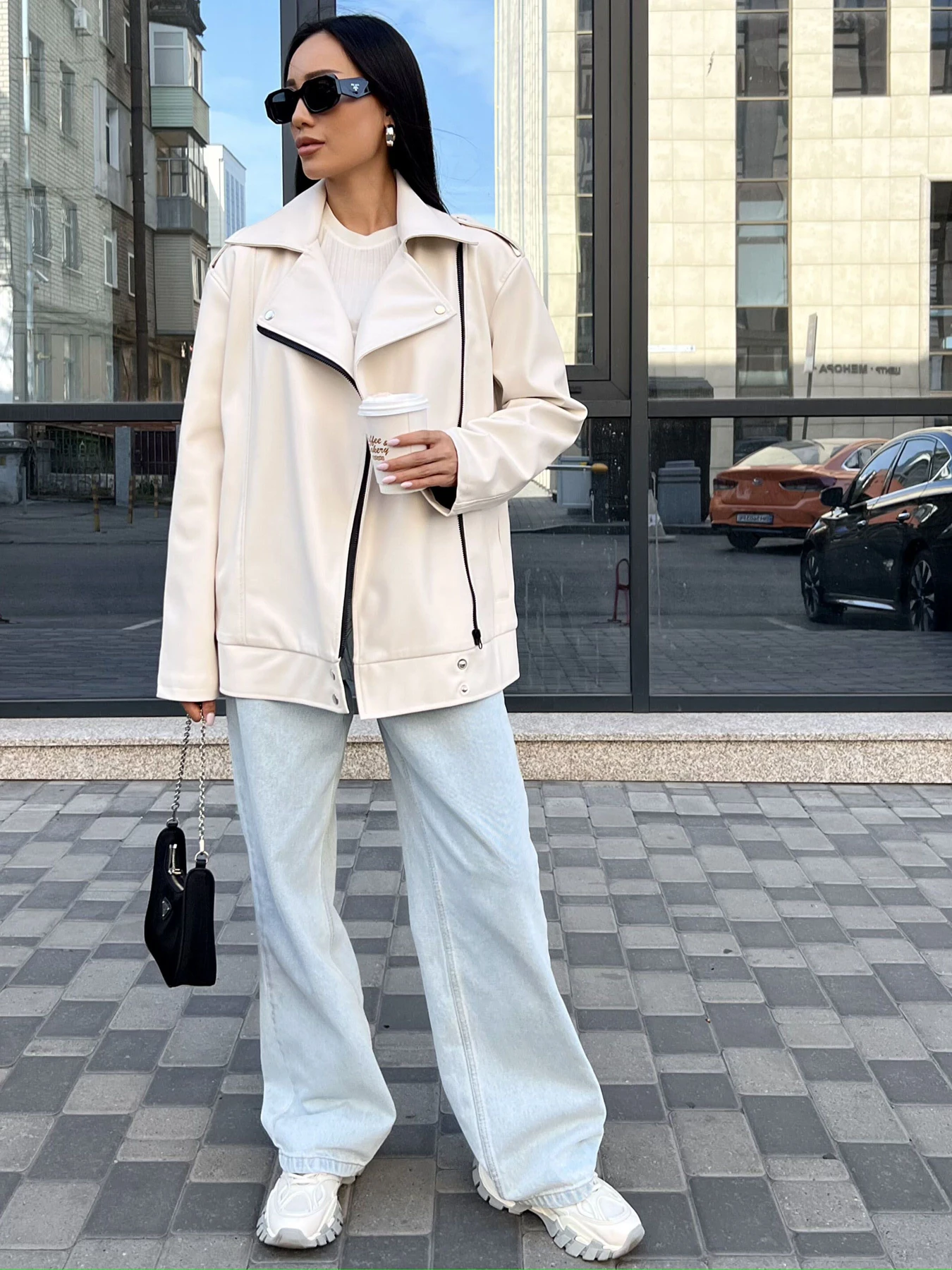 Куртки та дублянки Jadone Fashion модель Kurtka_Derbi_bila Фото