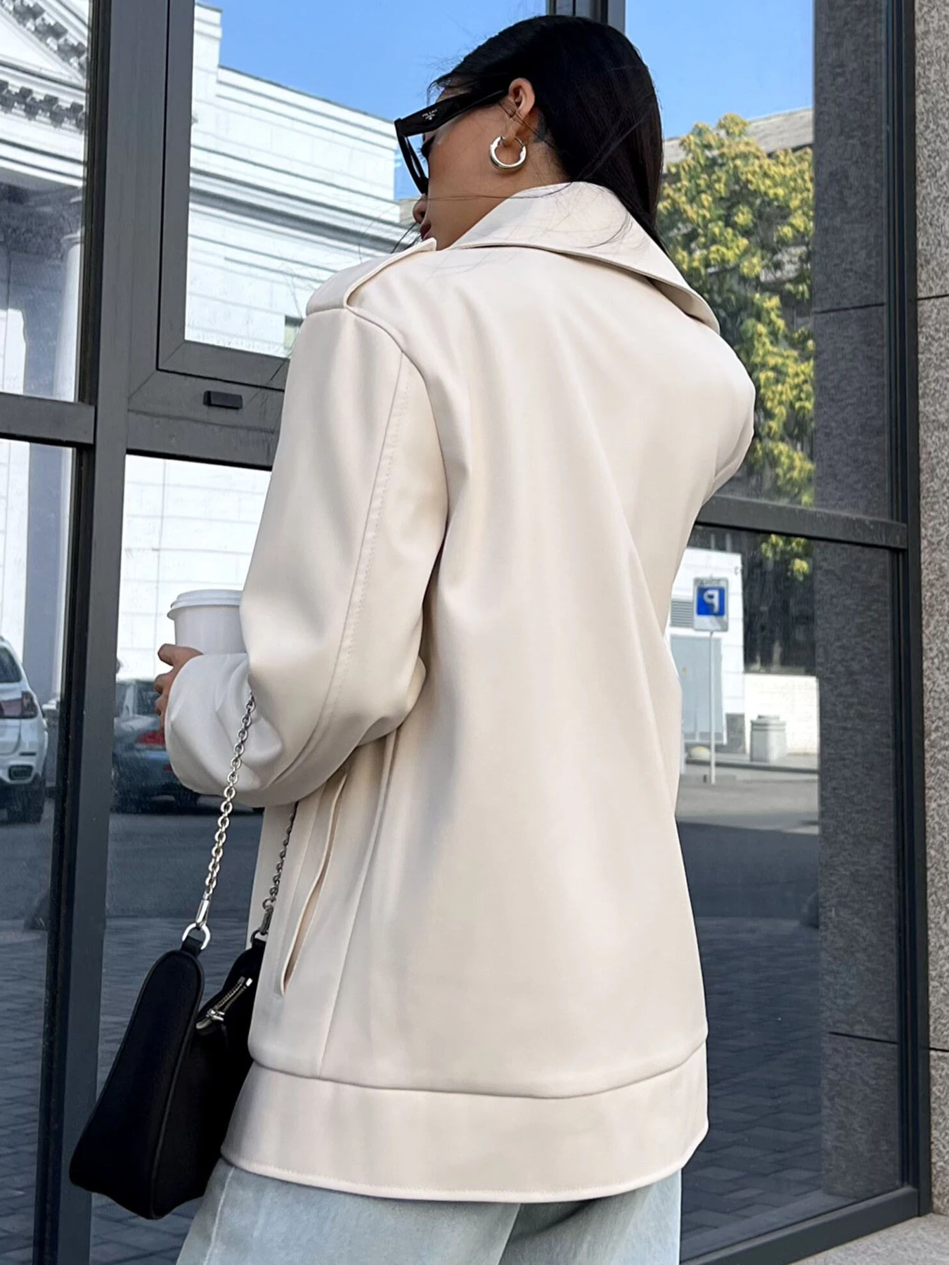 Куртки та дублянки Jadone Fashion модель Kurtka_Derbi_bila Фото