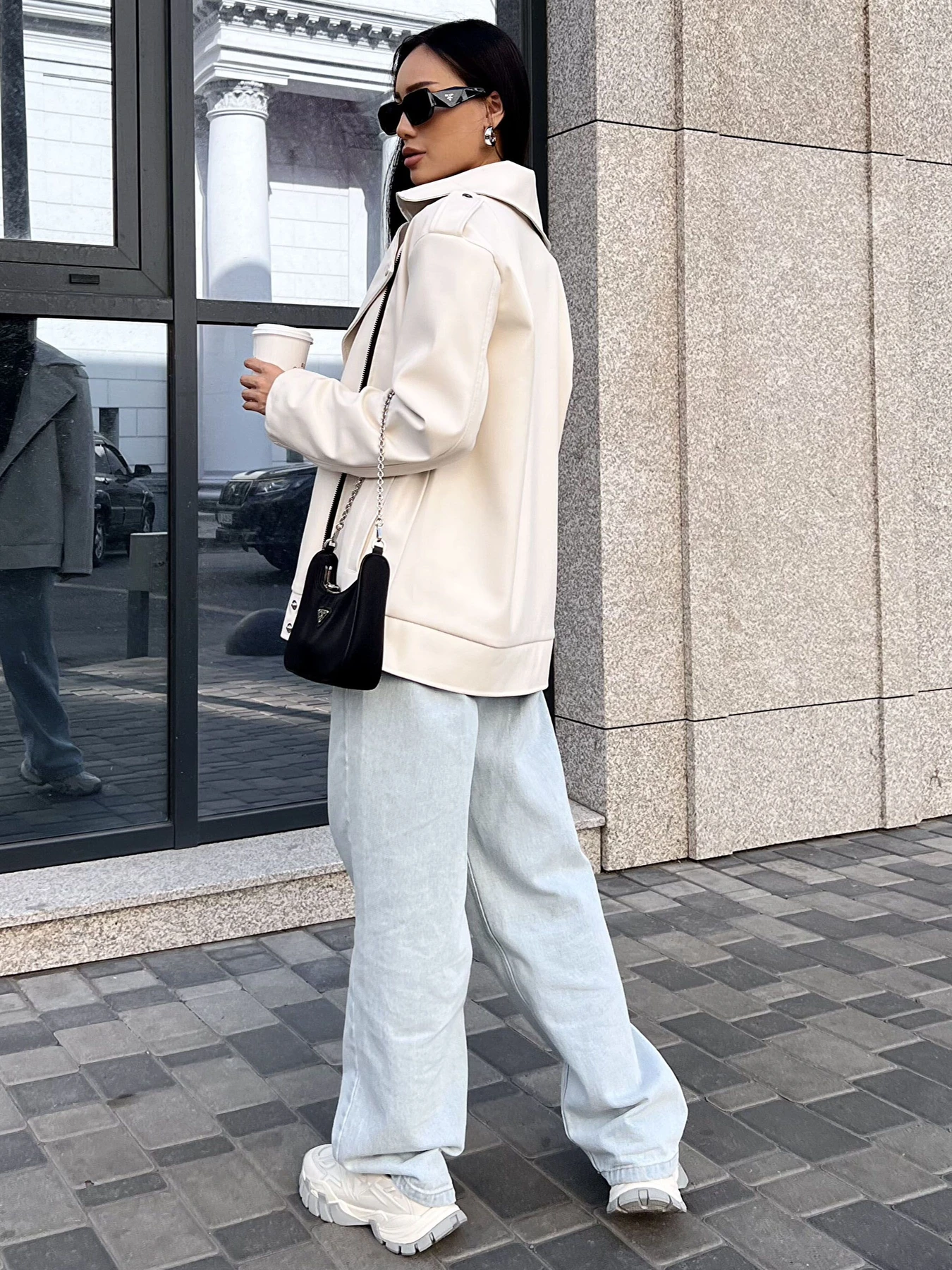Куртки та дублянки Jadone Fashion модель Kurtka_Derbi_bila Фото