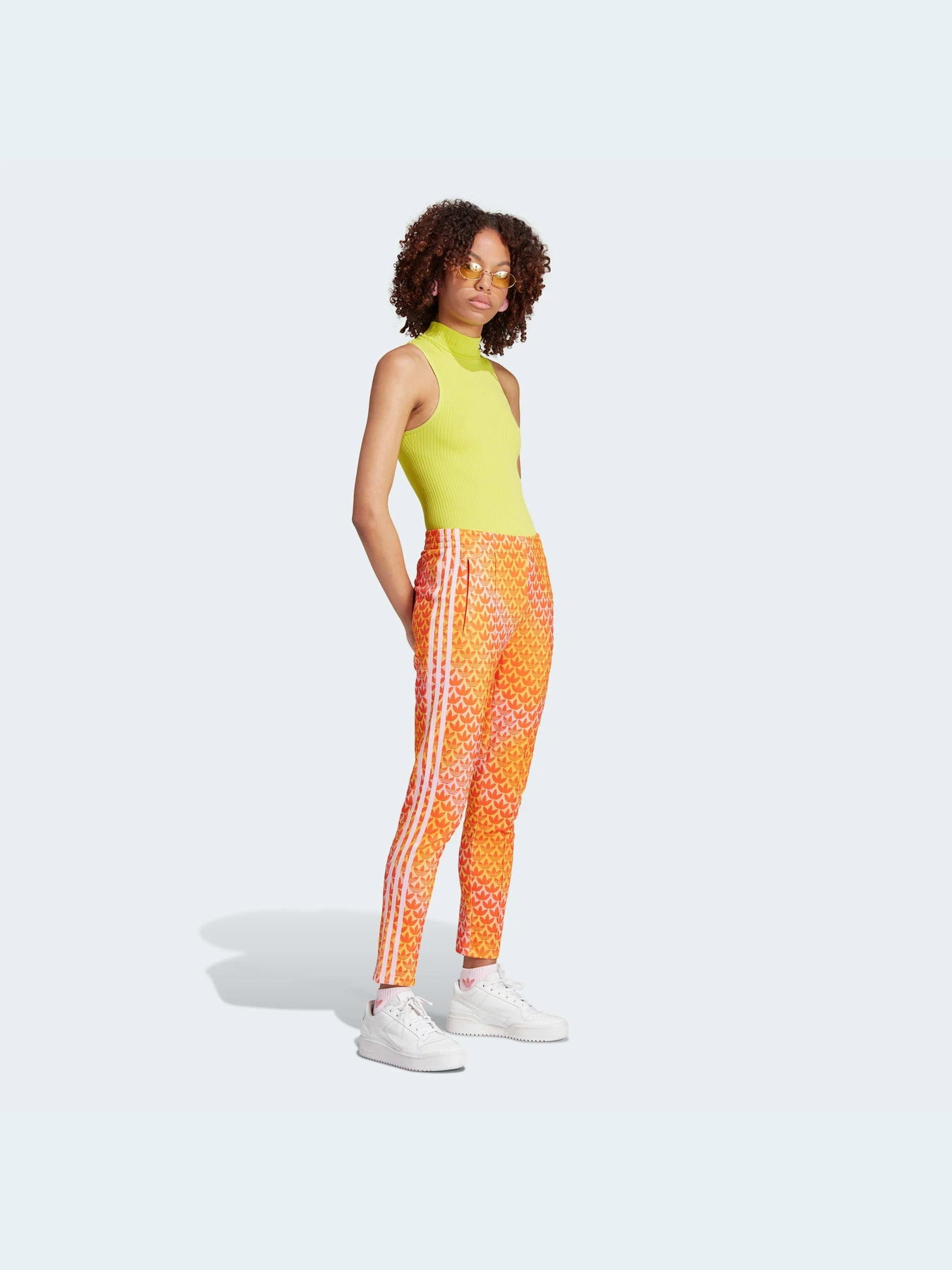 Брюки Adidas Graphics модель IJ6004 Брюки Adidas Graphics модель IJ6004 Фото