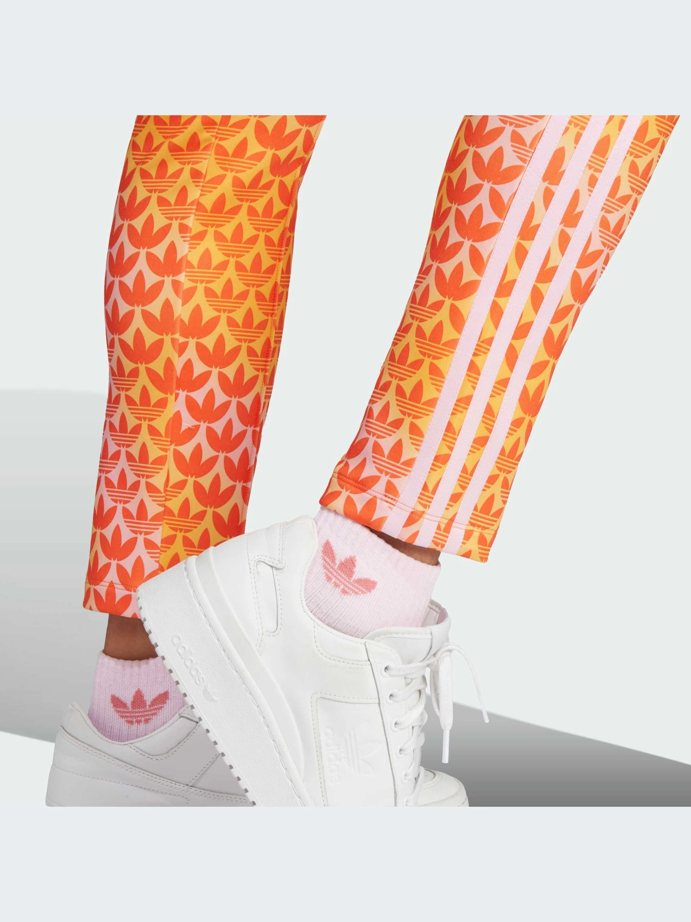 Брюки Adidas Graphics модель IJ6004 Брюки Adidas Graphics модель IJ6004 Фото