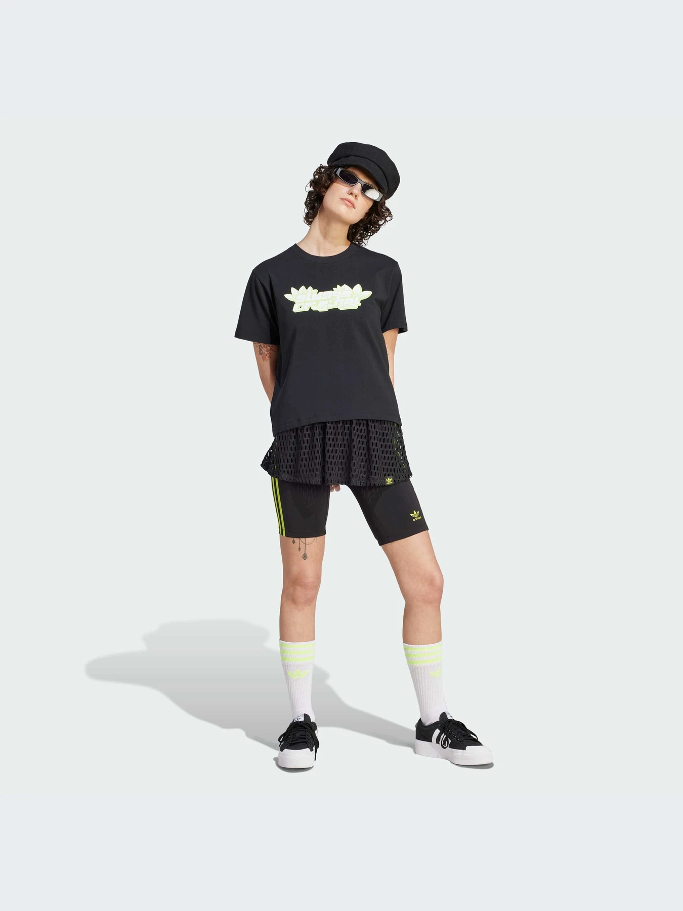 Футболки і поло Adidas Graphics модель IK0496 Фото