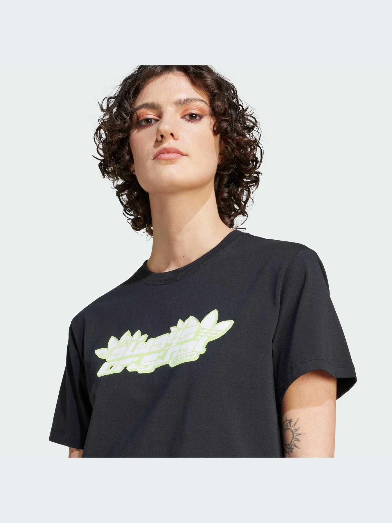 Футболки і поло Adidas Graphics модель IK0496 Фото