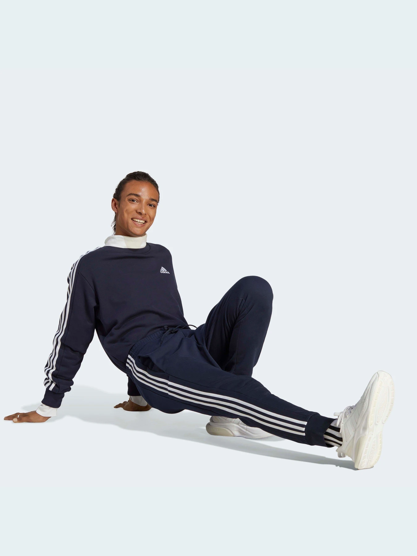 Брюки Adidas модель IC9406 Брюки Adidas модель IC9406 Фото