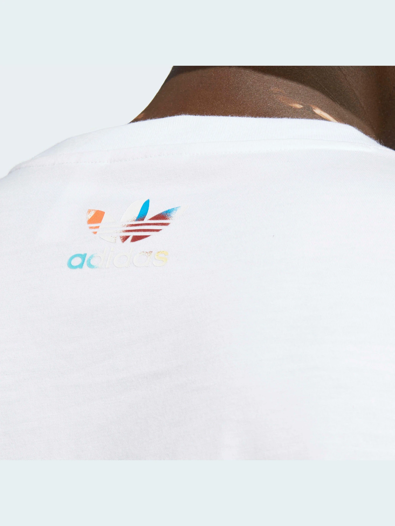 Футболки и поло Adidas Graphics модель IB1404 Футболки и поло Adidas Graphics модель IB1404 Фото