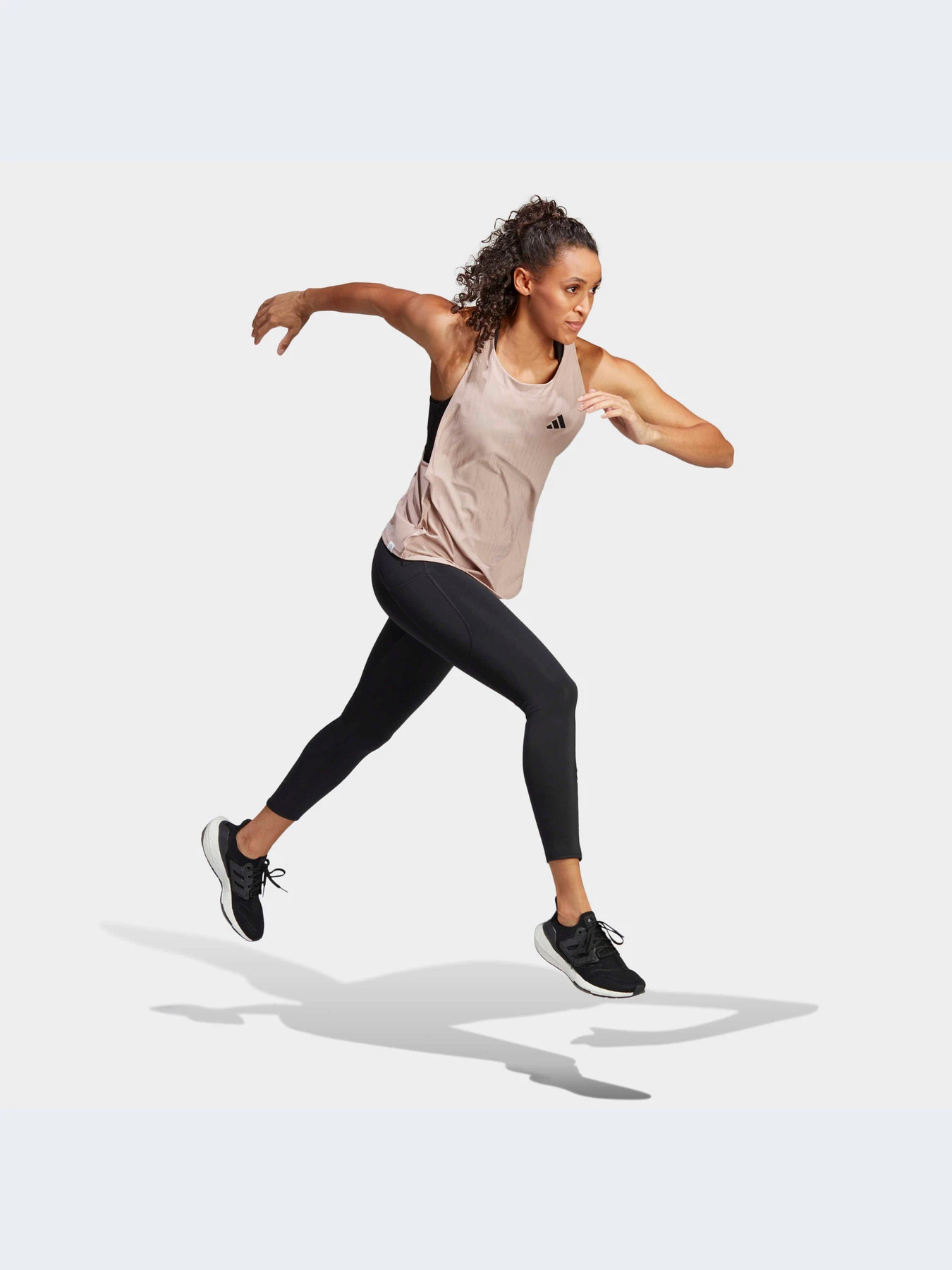Футболки і поло Adidas модель HR5724 Футболки і поло Adidas модель HR5724 Фото