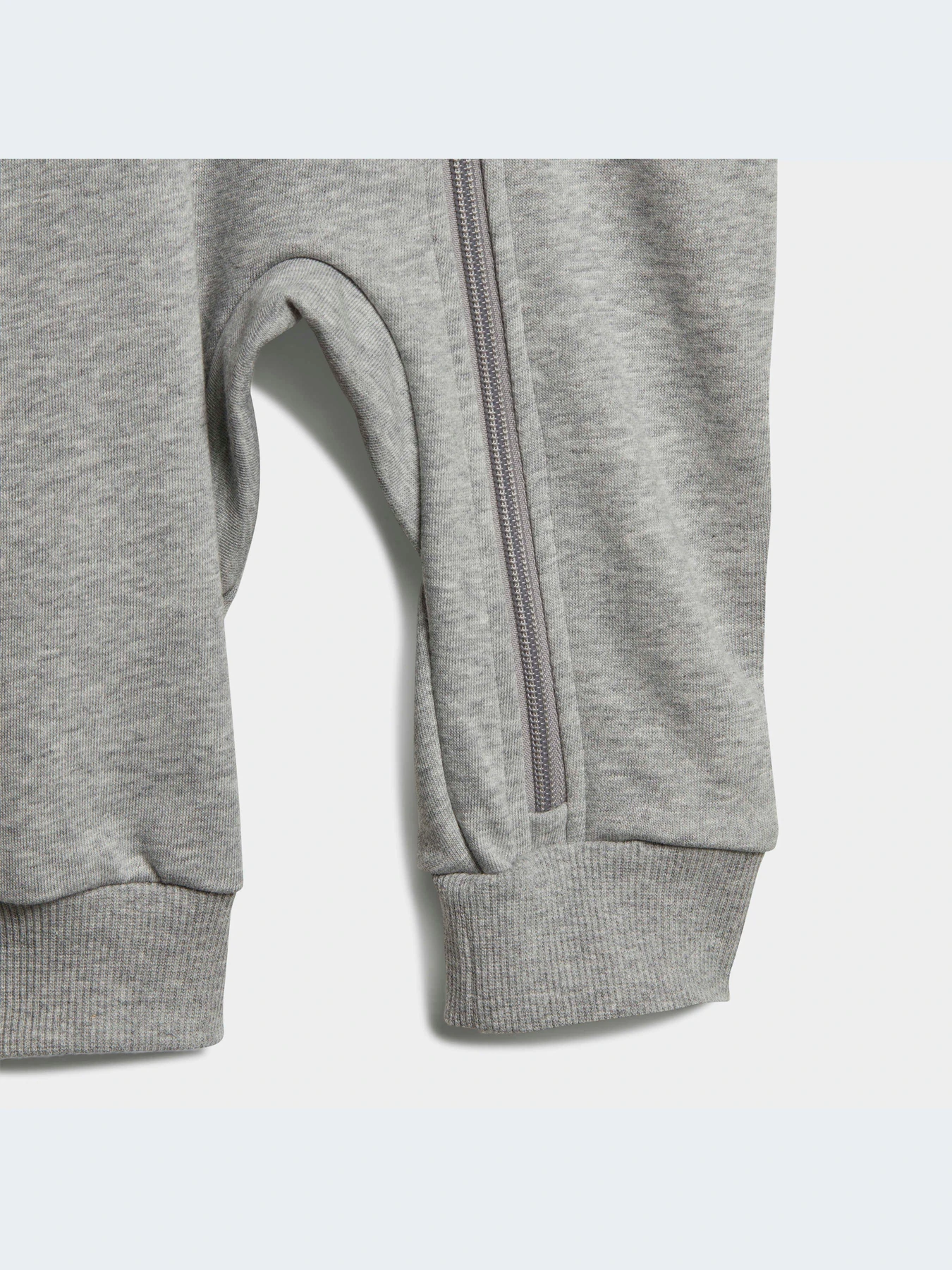 Комбинезоны Adidas модель IJ8111 Комбинезоны Adidas модель IJ8111 Фото