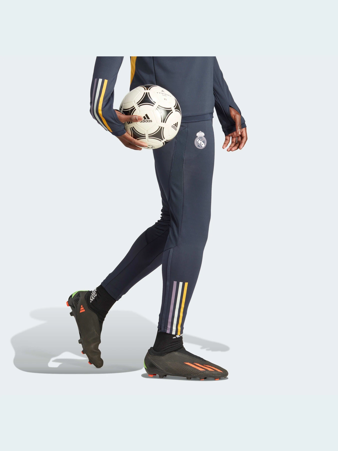 Брюки Adidas модель IB0876 Брюки Adidas модель IB0876 Фото