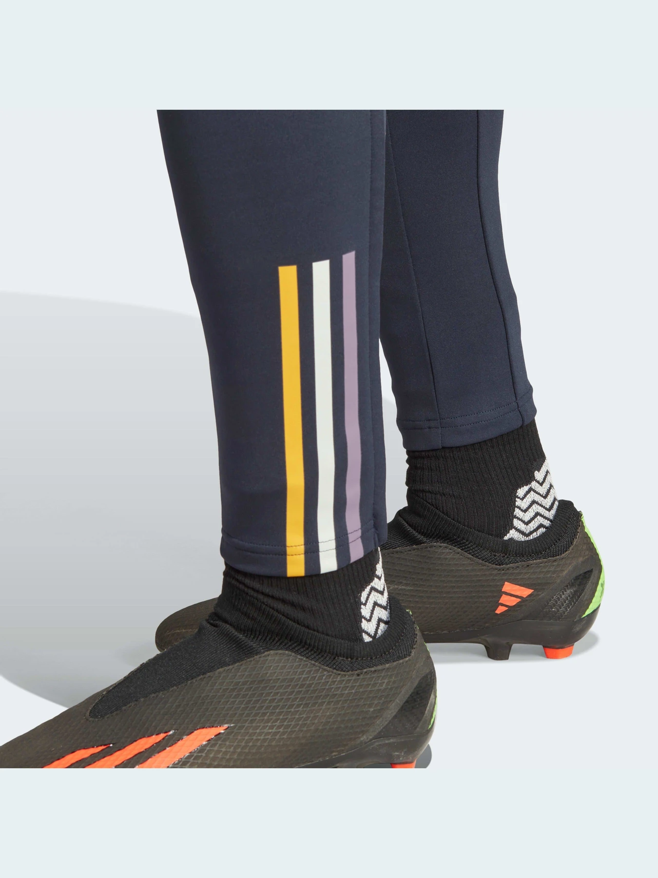 Брюки Adidas модель IB0876 Брюки Adidas модель IB0876 Фото