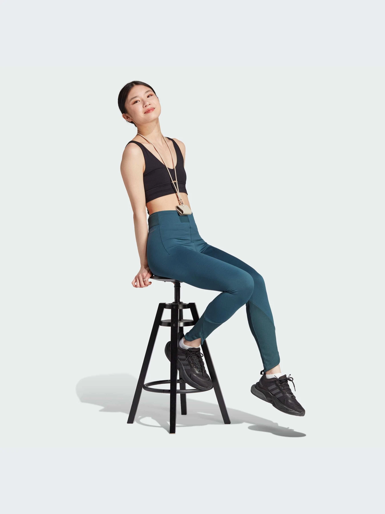 Брюки Adidas ZNE модель IM4941 Брюки Adidas ZNE модель IM4941 Фото