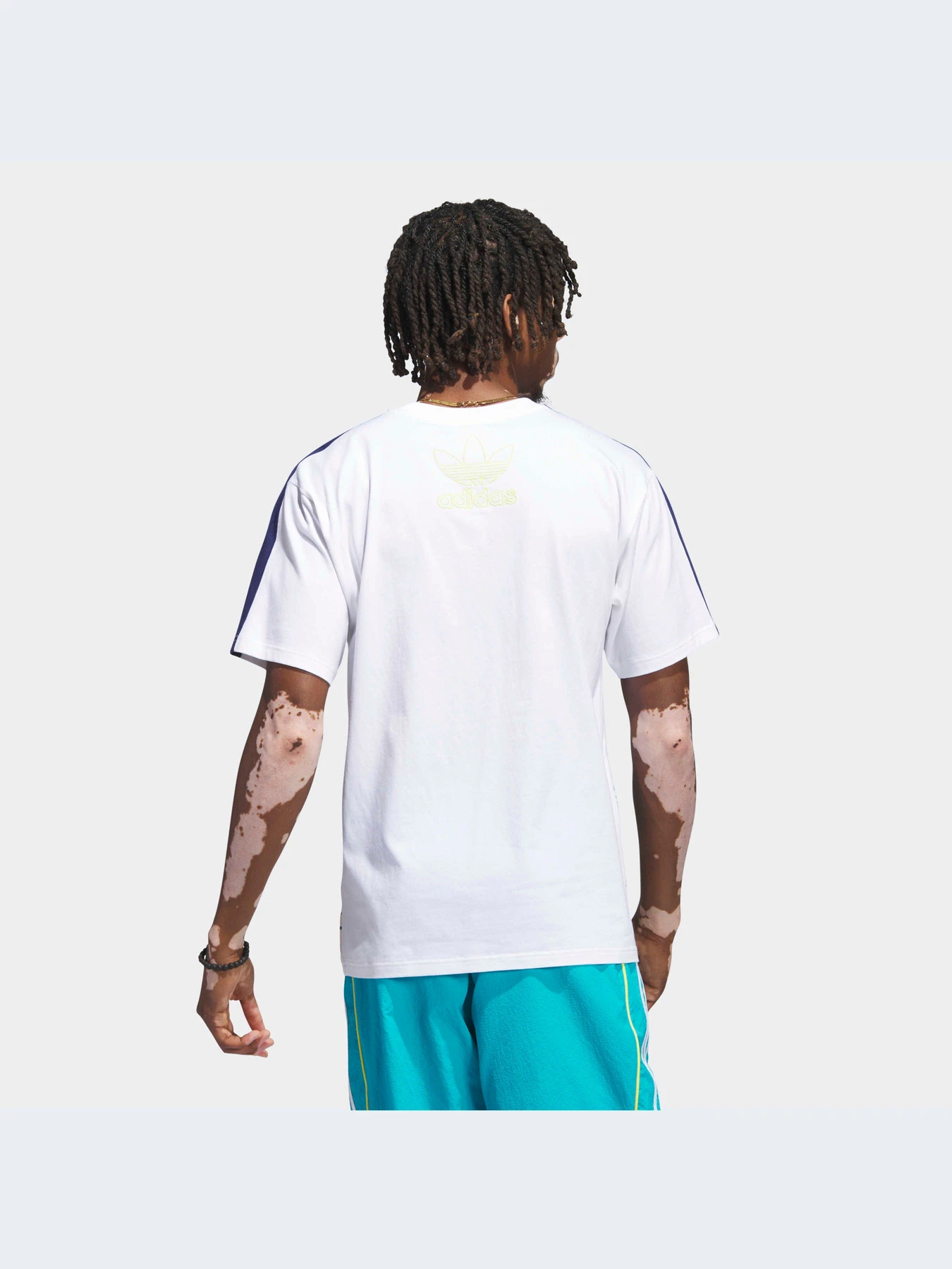 Футболки и поло Adidas Graphics модель IN4777 Футболки и поло Adidas Graphics модель IN4777 Фото