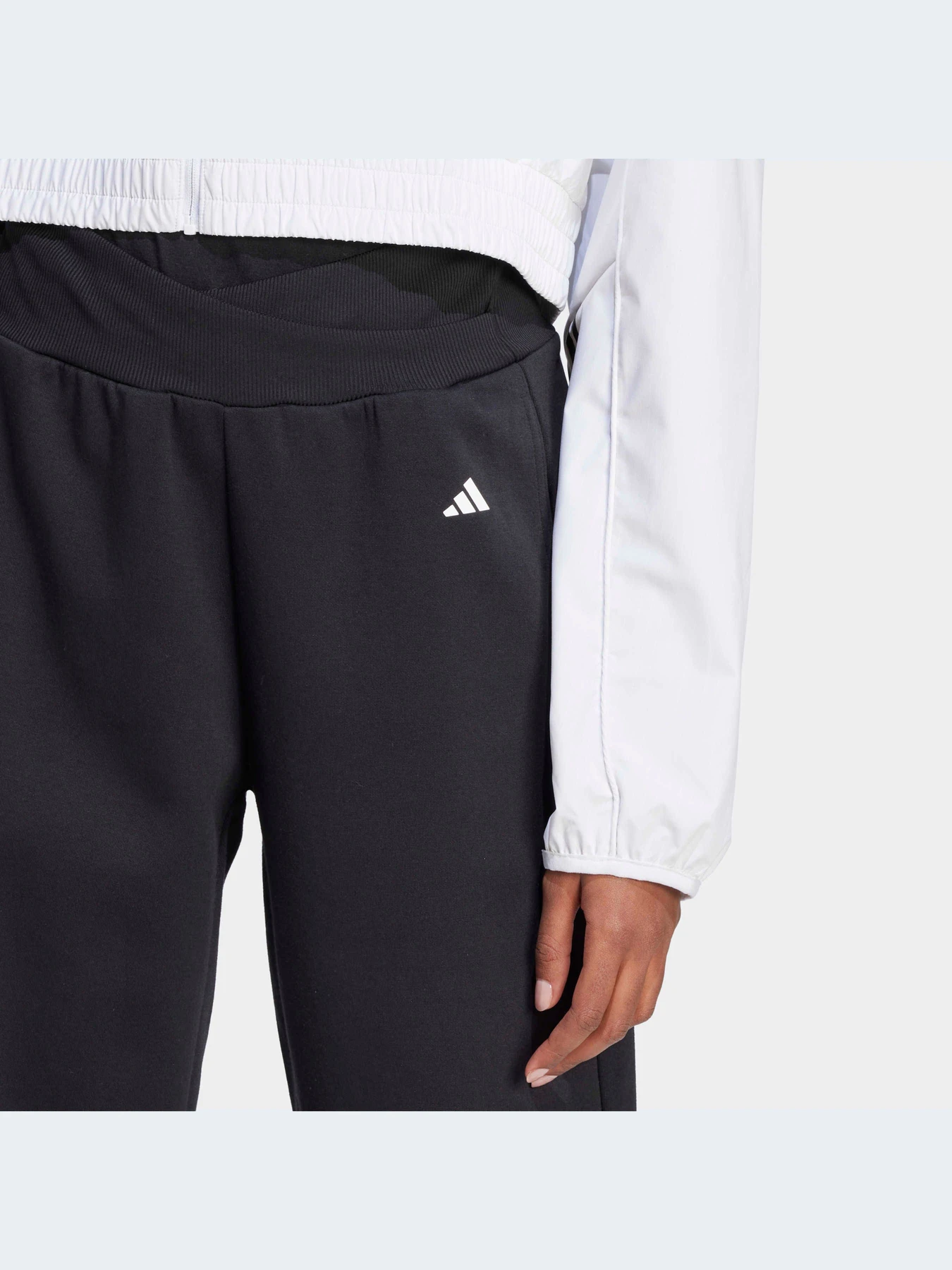 Брюки Adidas модель HY9238 Брюки Adidas модель HY9238 Фото