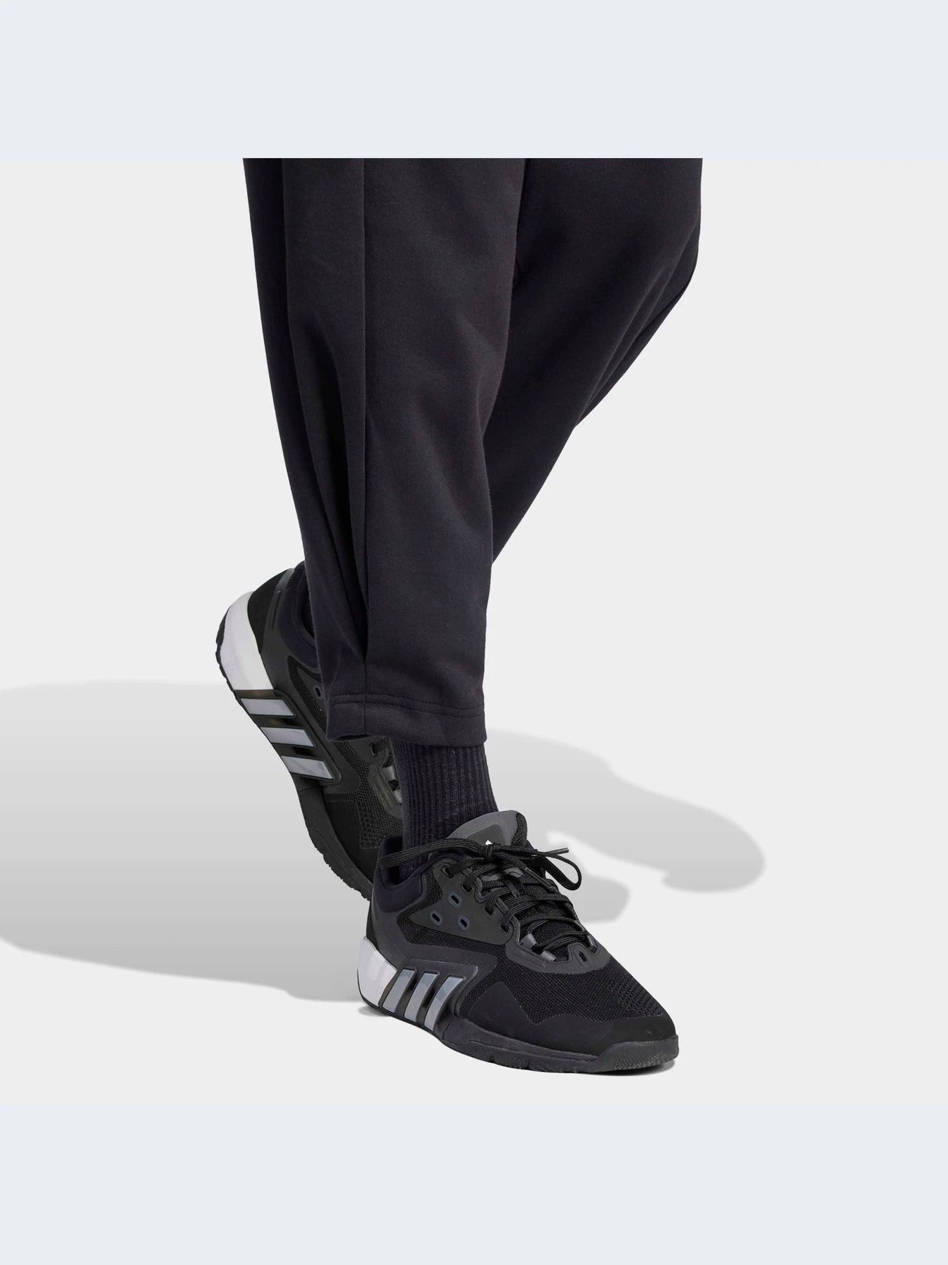 Брюки Adidas модель HY9238 Брюки Adidas модель HY9238 Фото