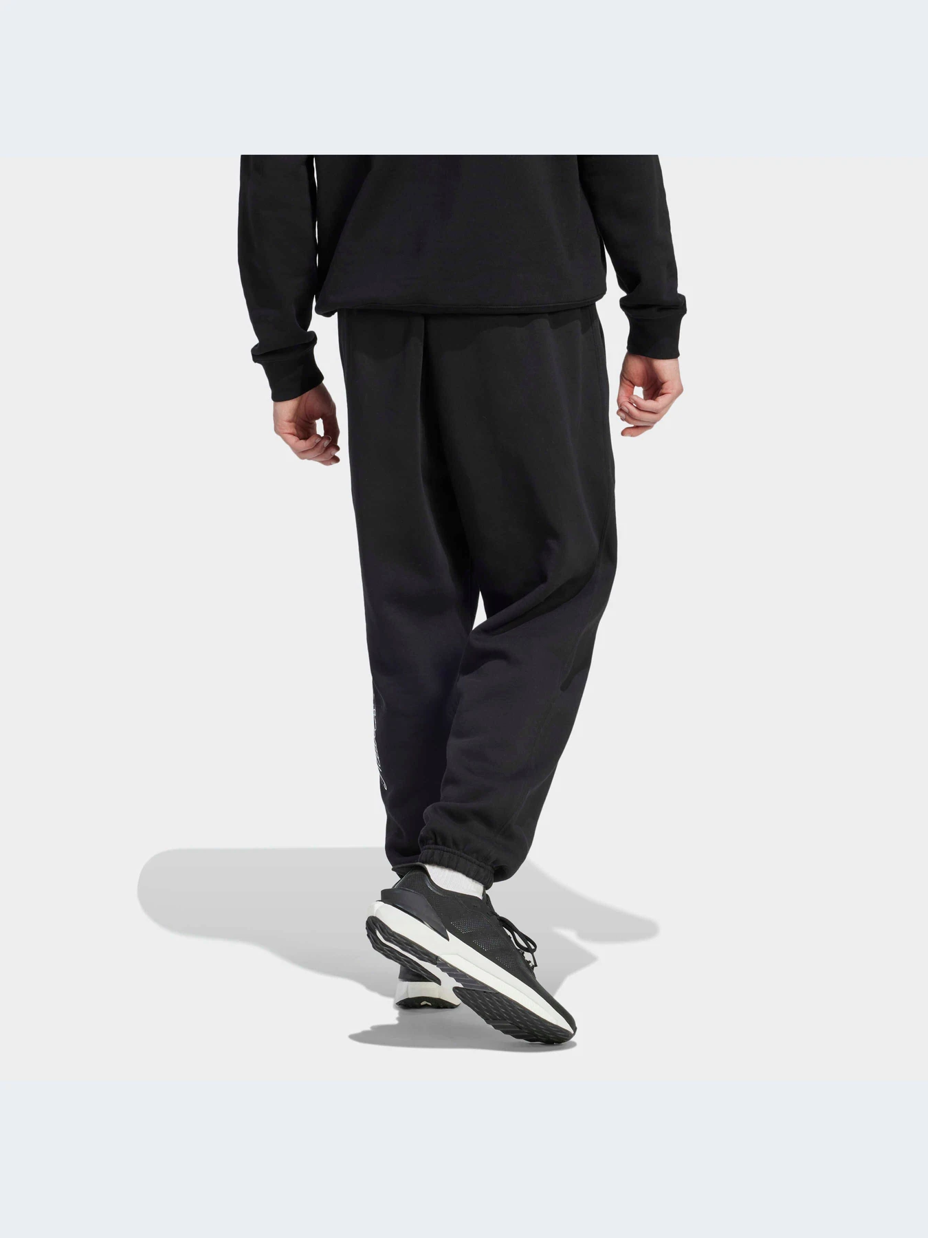 Брюки Adidas модель HY1288 Брюки Adidas модель HY1288 Фото
