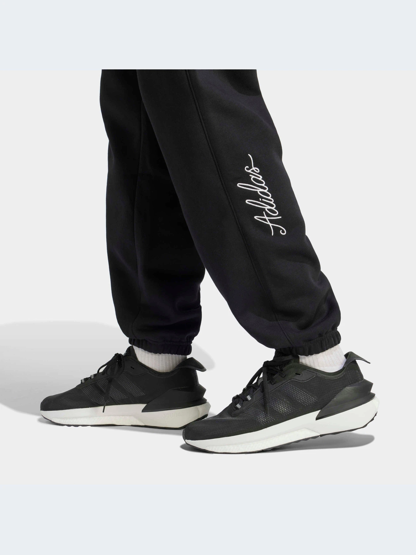 Брюки Adidas модель HY1288 Брюки Adidas модель HY1288 Фото