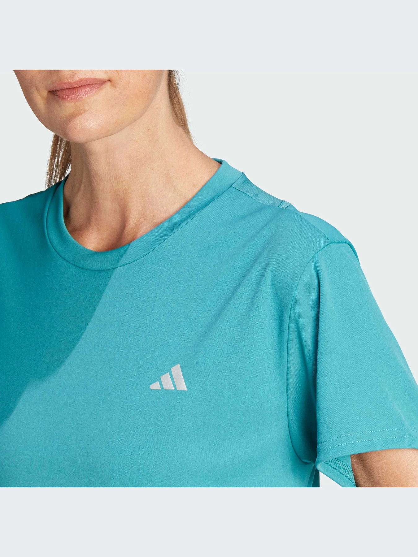 Футболки и поло Adidas модель IL8582 Футболки и поло Adidas модель IL8582 Фото