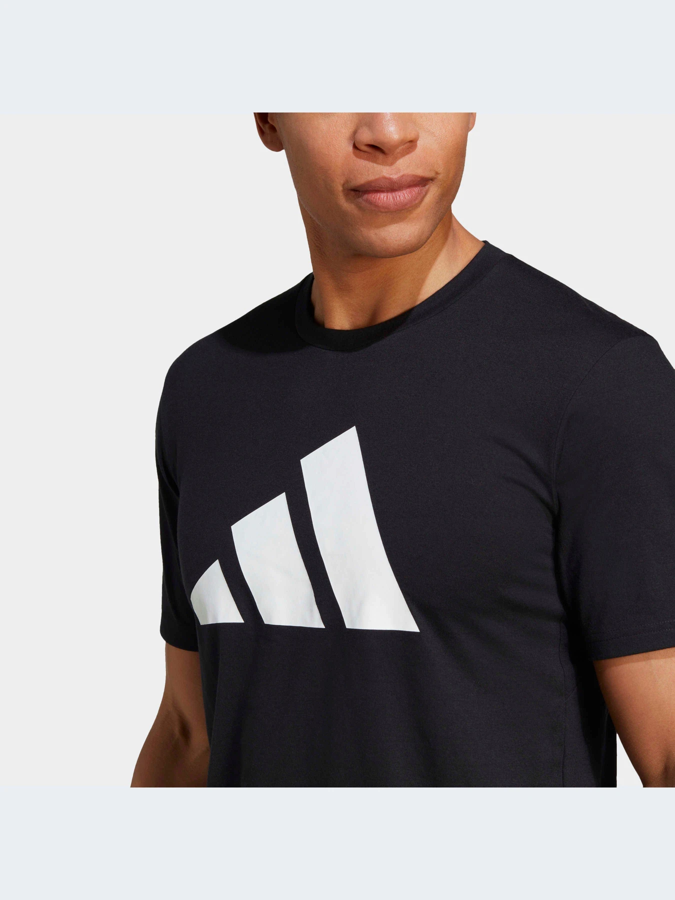 Футболки и поло Adidas модель IB8273 Футболки и поло Adidas модель IB8273 Фото