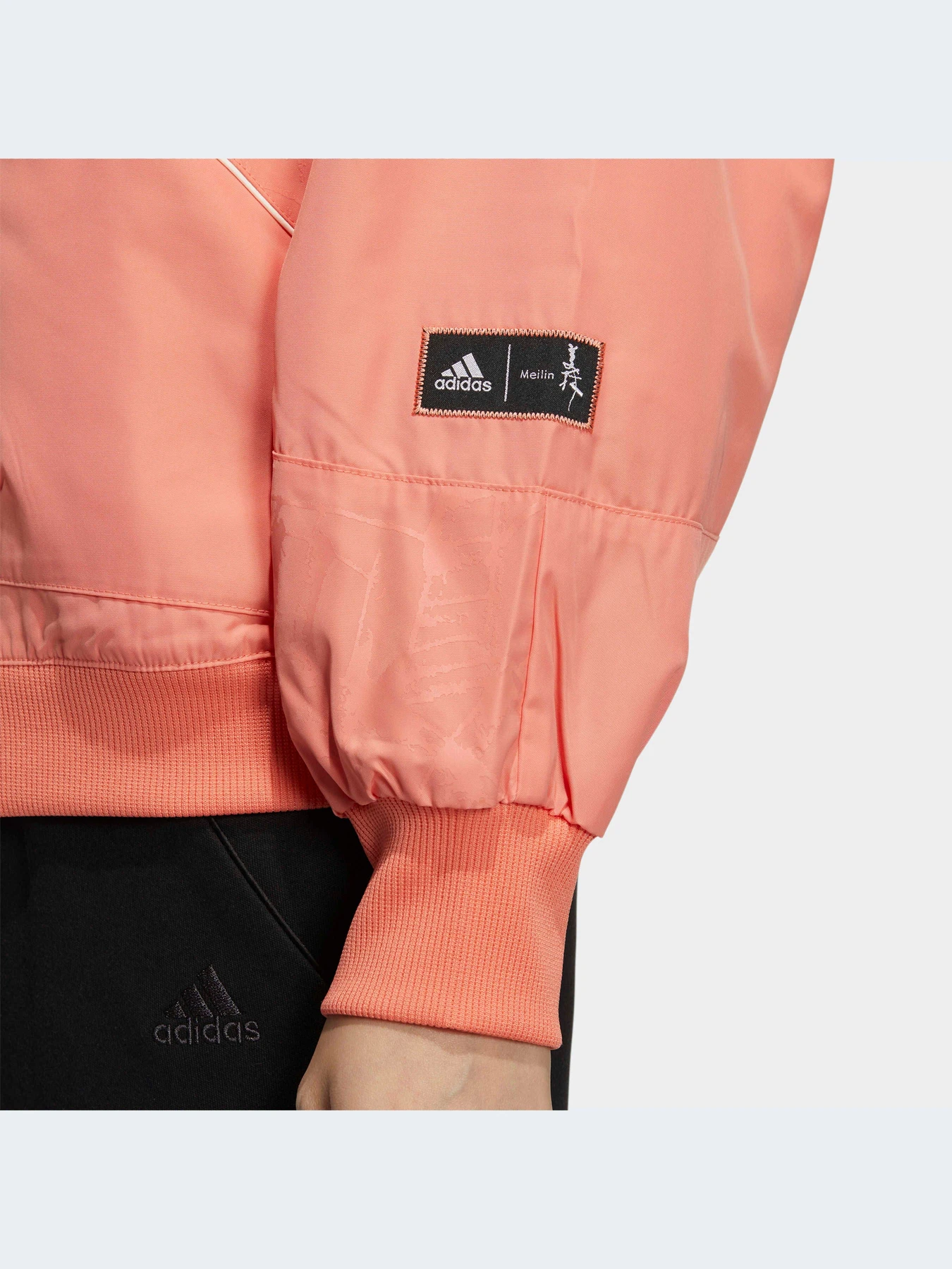 Куртки и дубленки Adidas модель HZ2997 Куртки и дубленки Adidas модель HZ2997 Фото