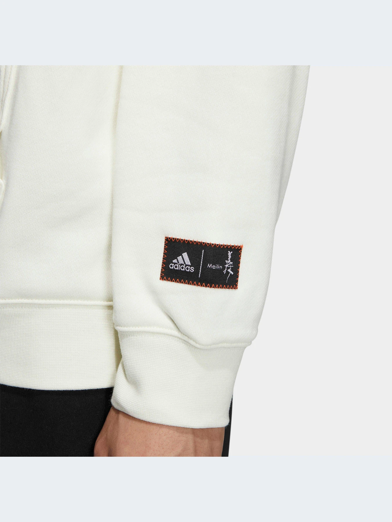 Худи и свитшоты Adidas Graphics модель HZ3035 Худи и свитшоты Adidas Graphics модель HZ3035 Фото
