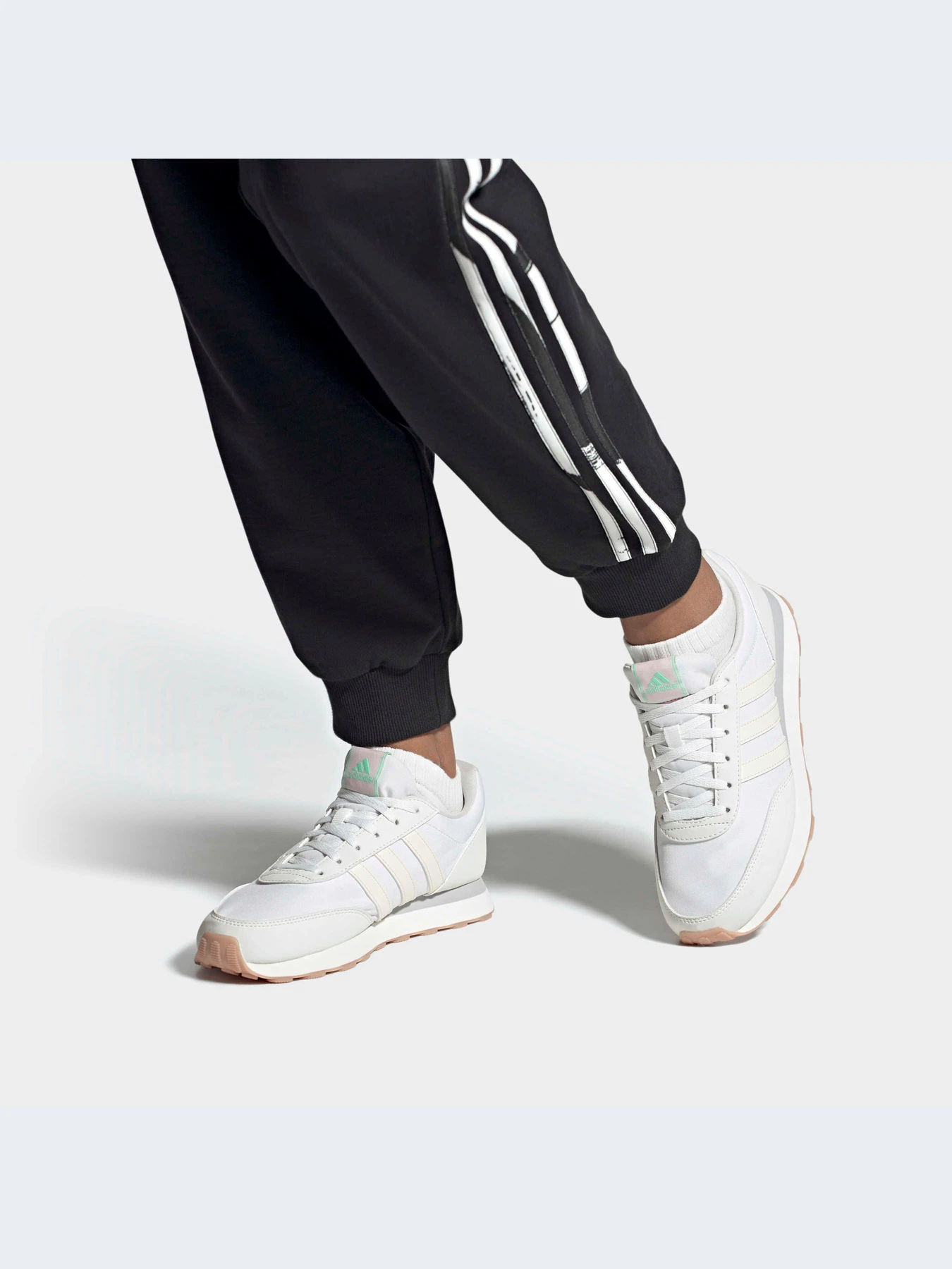 Кроссовки Adidas модель HP2252 Кроссовки Adidas модель HP2252 Фото