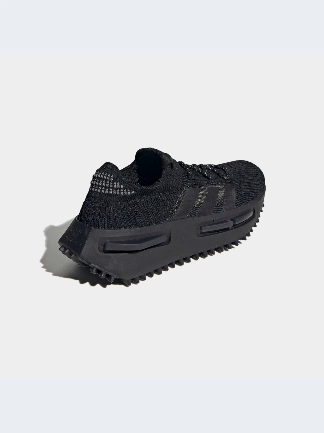 Кроссовки Adidas NMD модель FZ6381 Фото