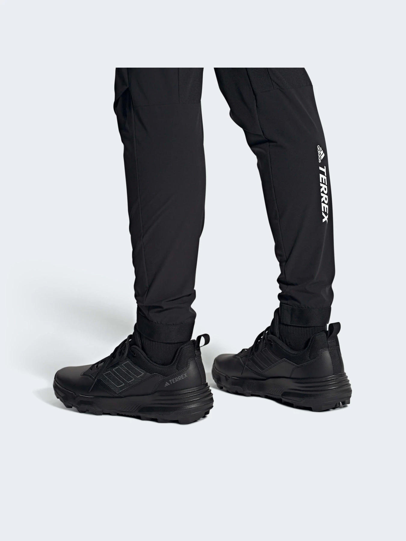 Кроссовки Adidas модель IF4980 Кроссовки Adidas модель IF4980 Фото