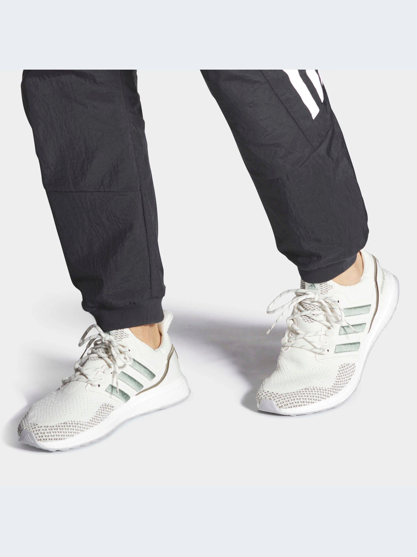 Кроссовки Adidas Ultraboost модель HQ6441 Фото