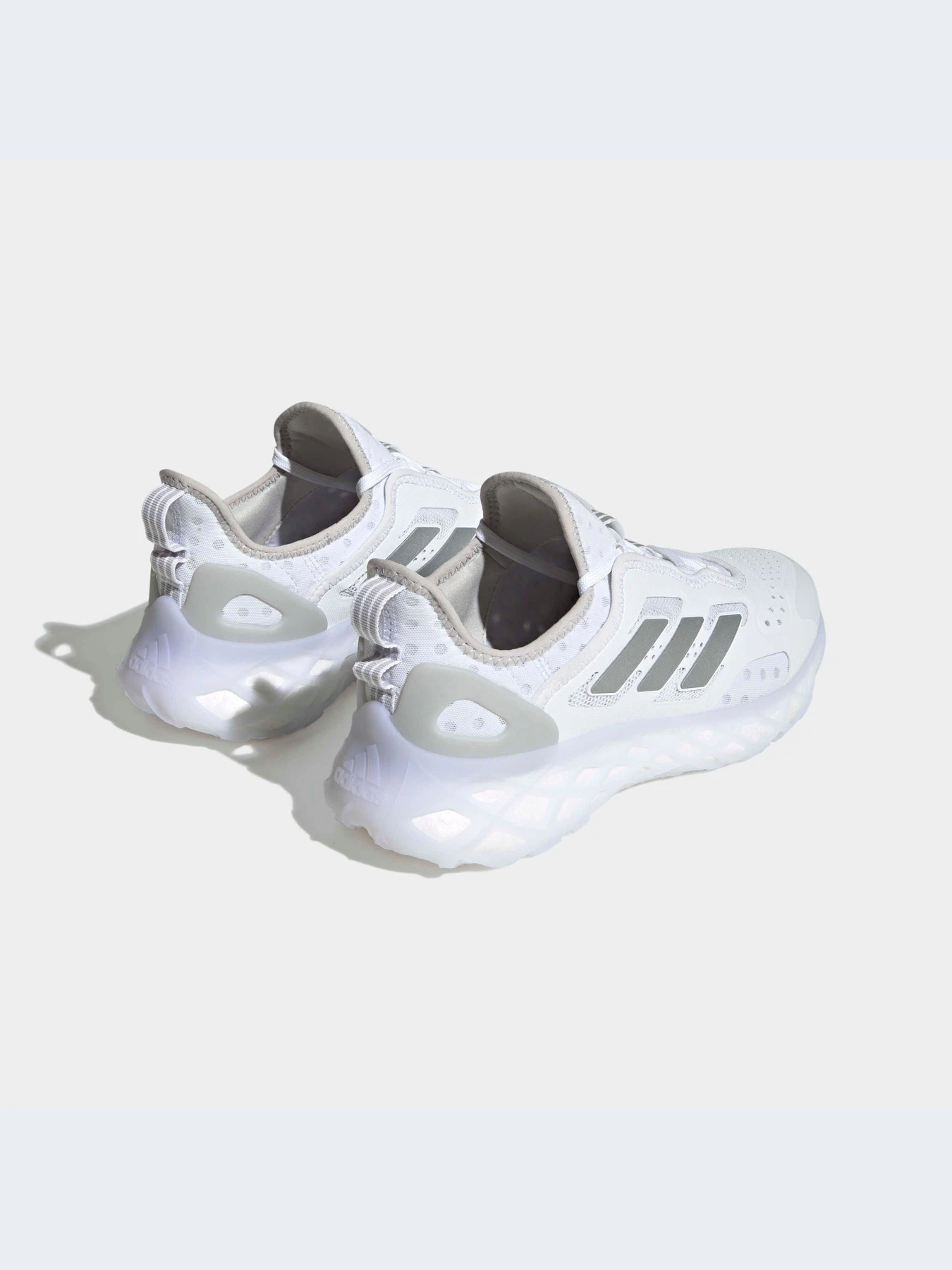 Кроссовки Adidas модель HQ6992 Кроссовки Adidas модель HQ6992 Фото