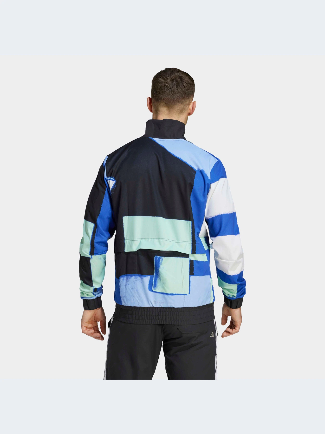 Куртки и дубленки Adidas Graphics модель HT3669 Куртки и дубленки Adidas Graphics модель HT3669 Фото